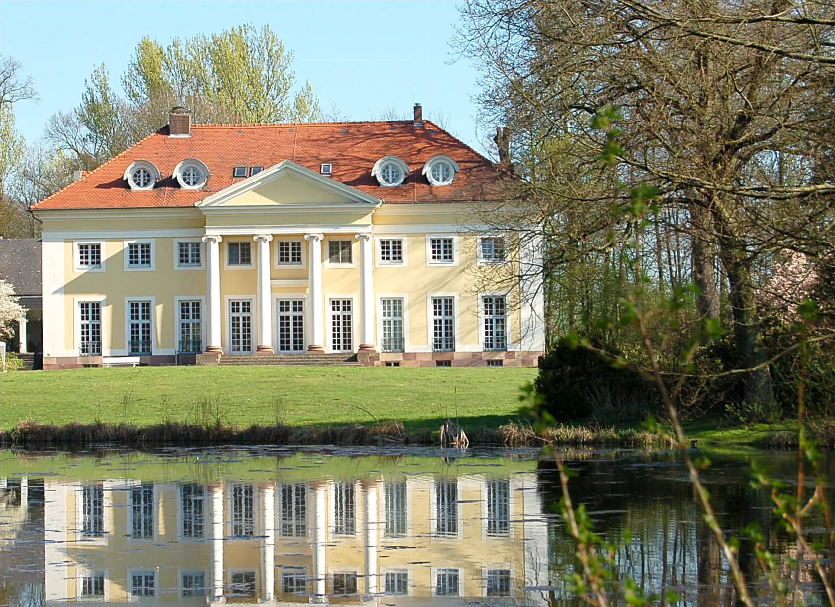 Photo showing: Hofgeismar - Schlösschen Schönburg (Montcherie)