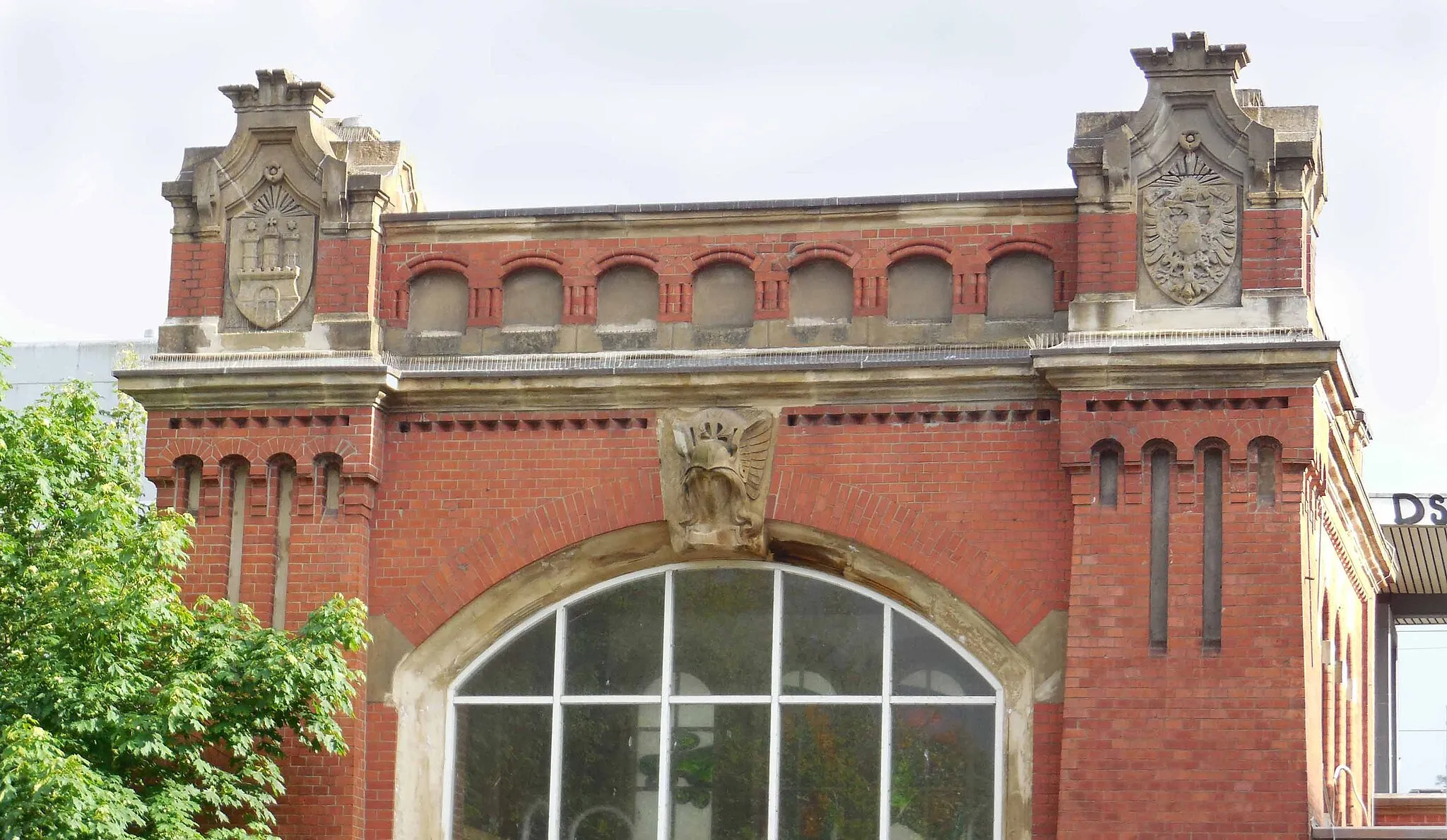 Photo showing: coats of arms at railway station Hamburg Sternschanze