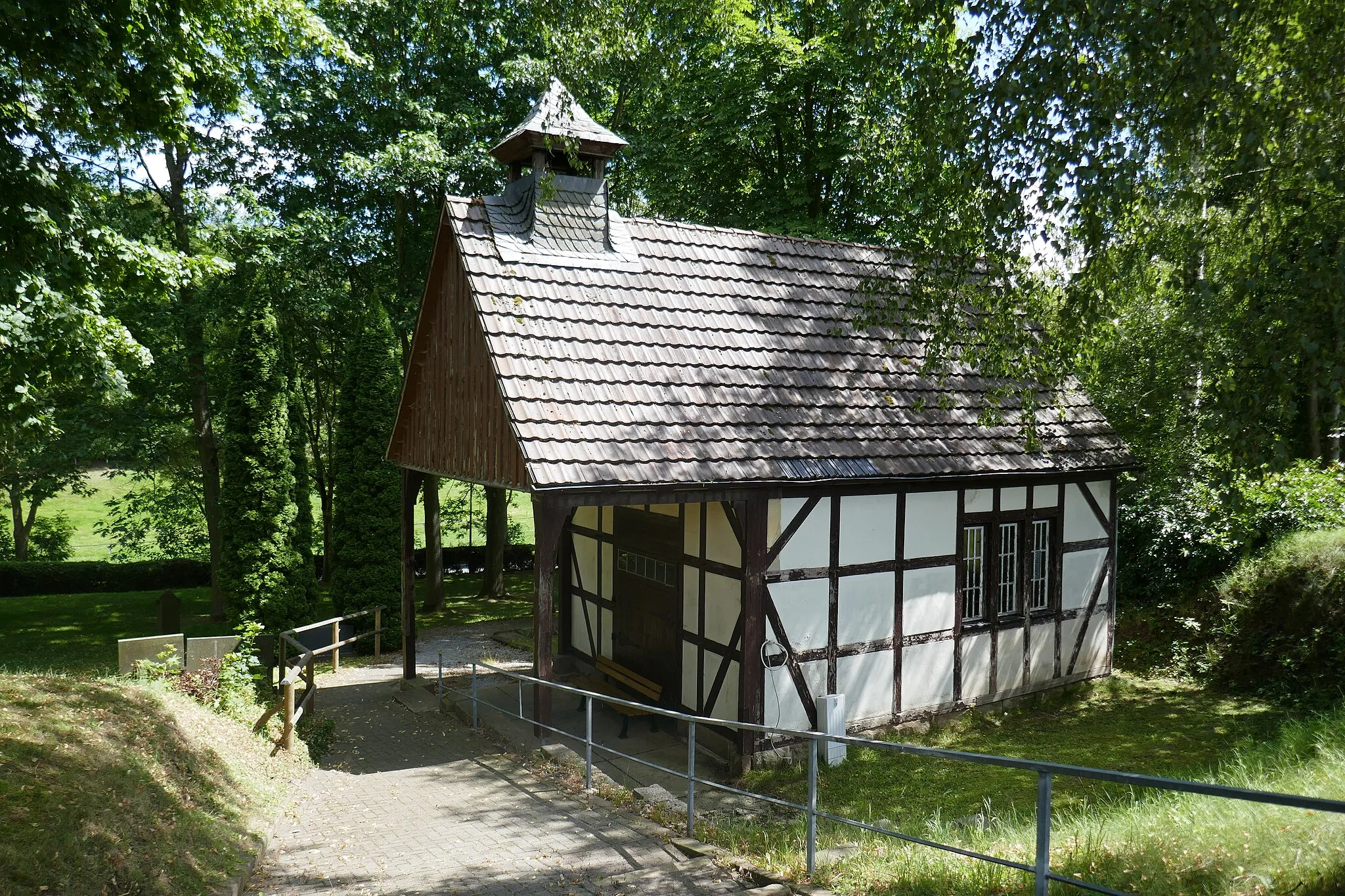 Photo showing: Alter Friedhof in Wrexen, Fachwerkkapelle