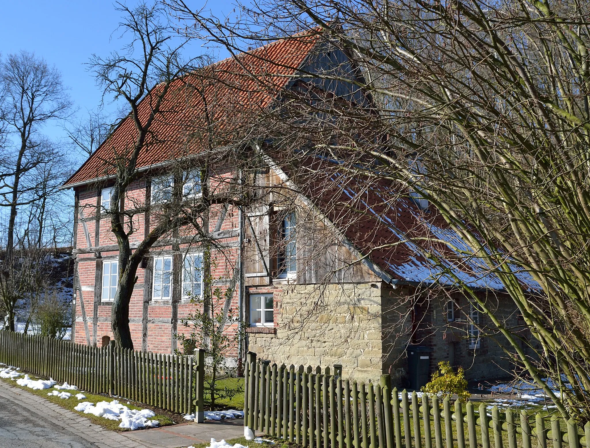 Photo showing: ehemaliger Fachwerkspeicherbau, heute Wohnhaus