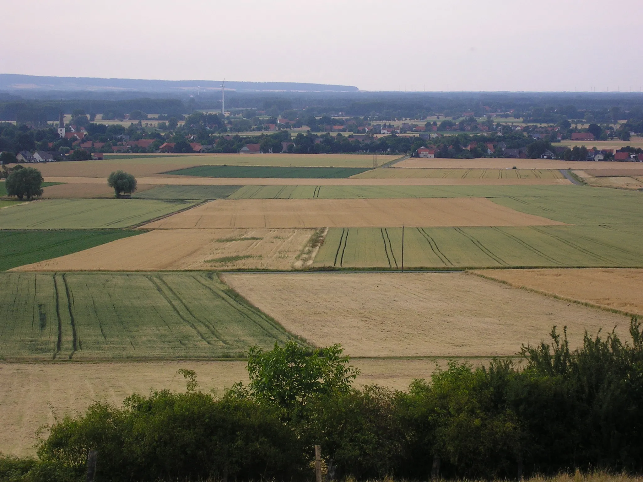 Photo showing: Northgerman Lowlands as it appears from the northern slope of Wiehengebirge mountains near Lübbecke, Germany.