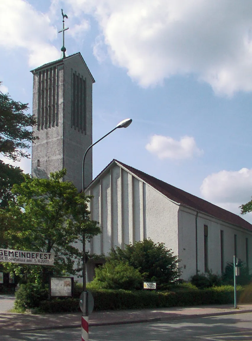 Photo showing: Bielefeld: Katholische Kirche Sankt Bonifatius in Stieghorst