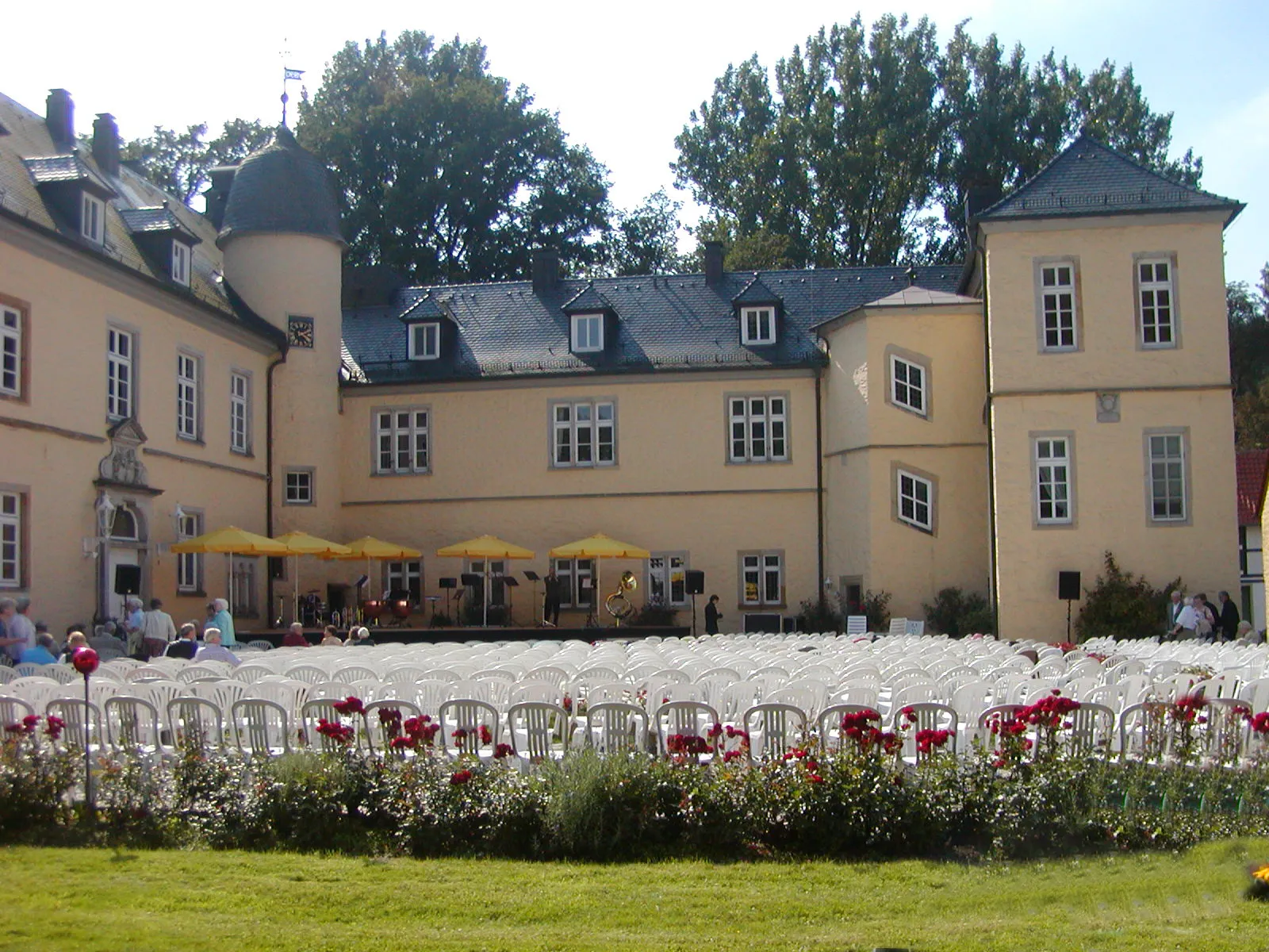 Photo showing: Innenhof des Schlosses Crollage bei Preußisch Oldendorf, Nordrhein-Westfalen.