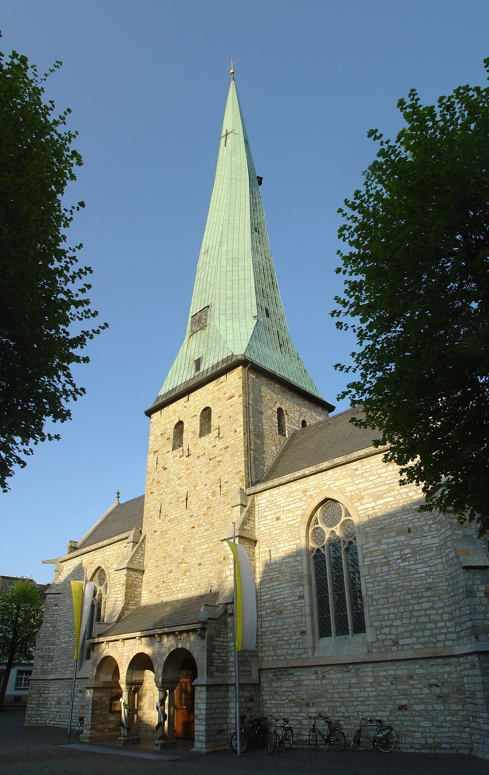 Photo showing: Church St. Johannes Baptist in Delbrück, District of Paderborn, North Rhine-Westphalia, Germany.