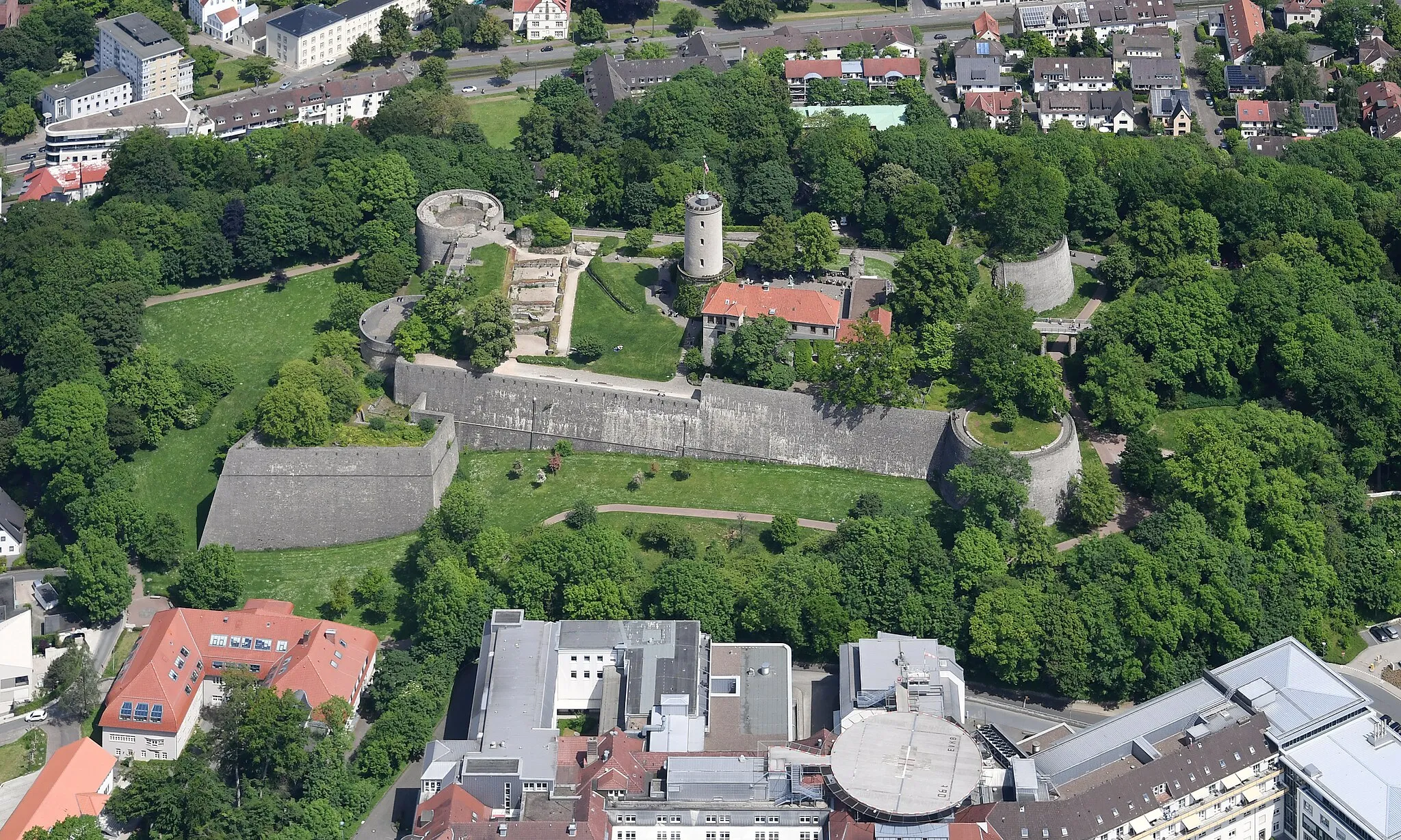 Photo showing: Aerial image of Sparrenberg Castle (view from the southwest)