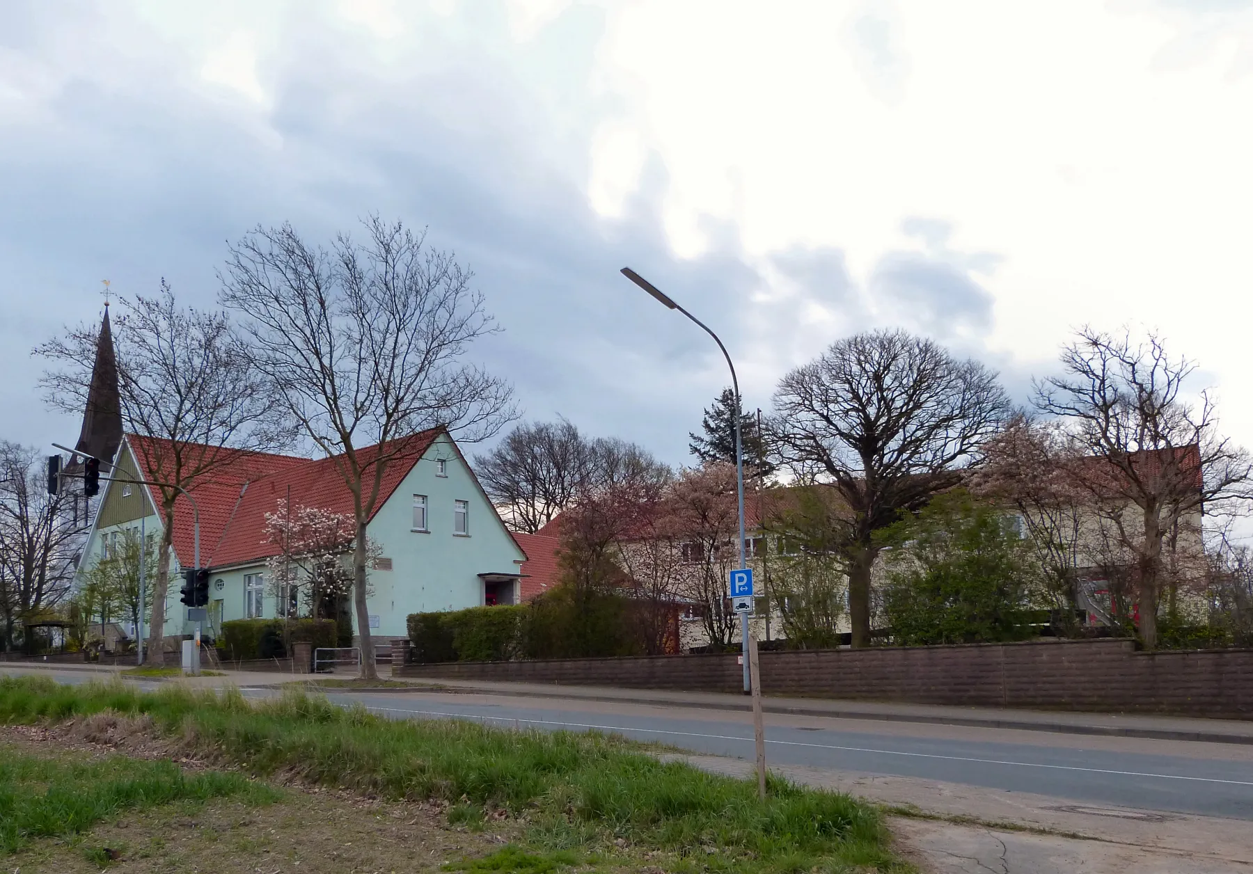 Photo showing: Elementary School, Martin Luther Church and the kindergarten in the district of Lohe of the city of Bad Oeynhausen