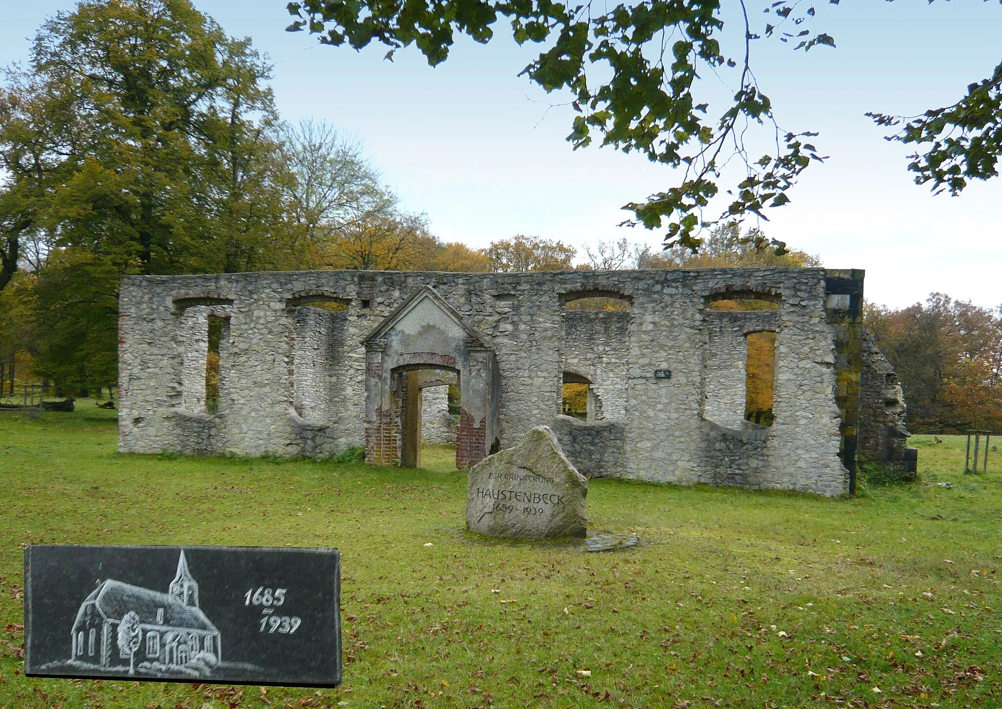 Photo showing: Ruins of the former church in Haustenbeck, Germany