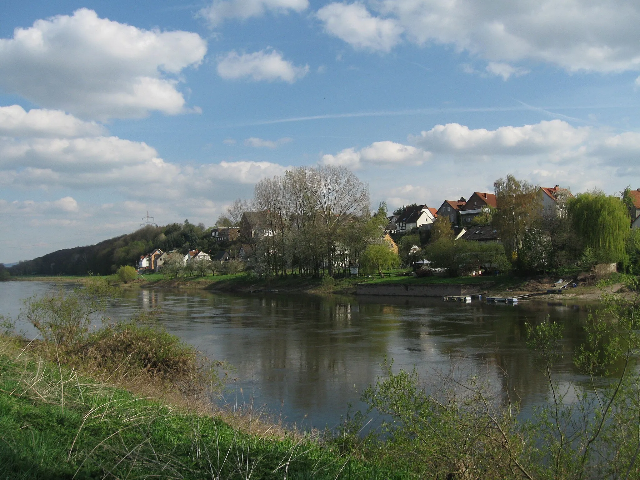 Photo showing: Weser lot in Erder (Kalletal) with the shareholders of ferries at the left side of the Weser-River