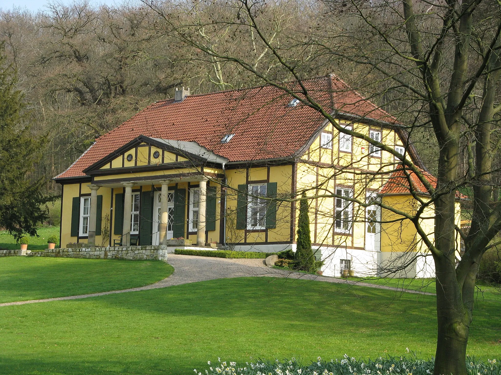 Photo showing: House at park of Obernfelde Manor in Lübbecke, District of Minden-Lübbecke, North Rhine-Westphalia, Germany.