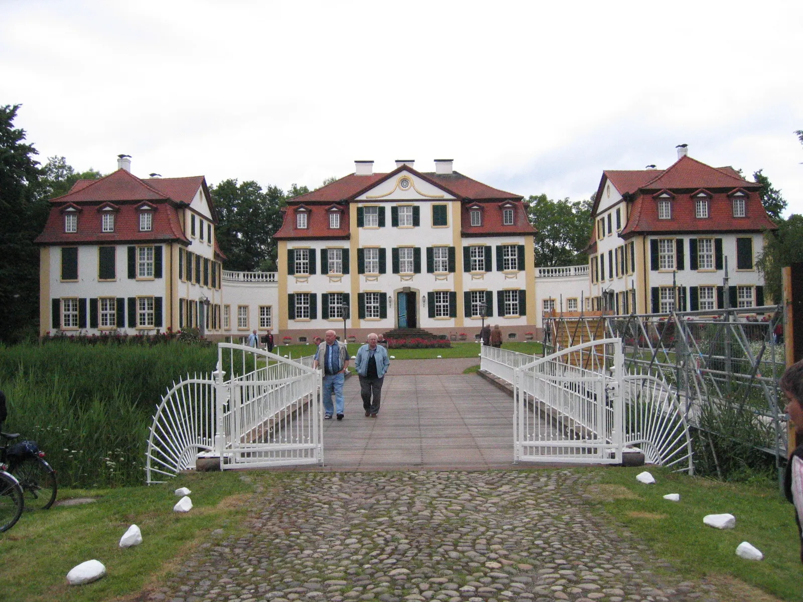 Photo showing: Hüffe Castle in Preußisch Oldendorf, District of Minden-Lübbecke, North Rhine-Westphalia, Germany.