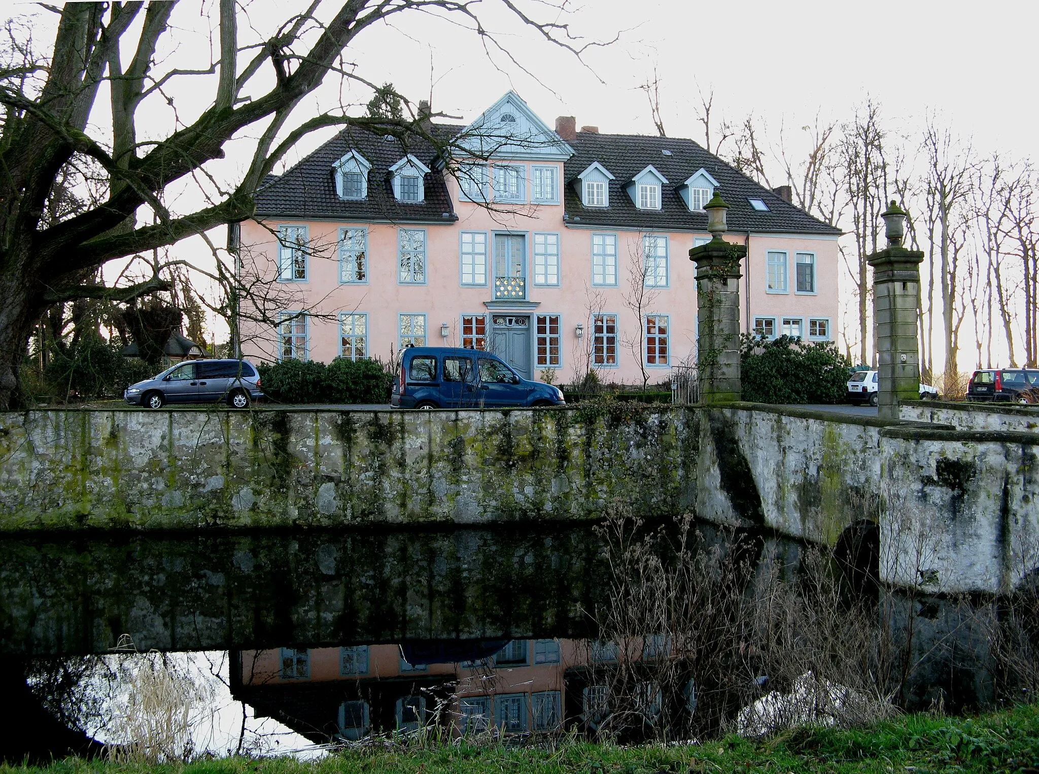 Photo showing: Das Herrenhaus des Guts Groß-Engershausen bei Preußisch Oldendorf, Nordrhein-Westfalen.