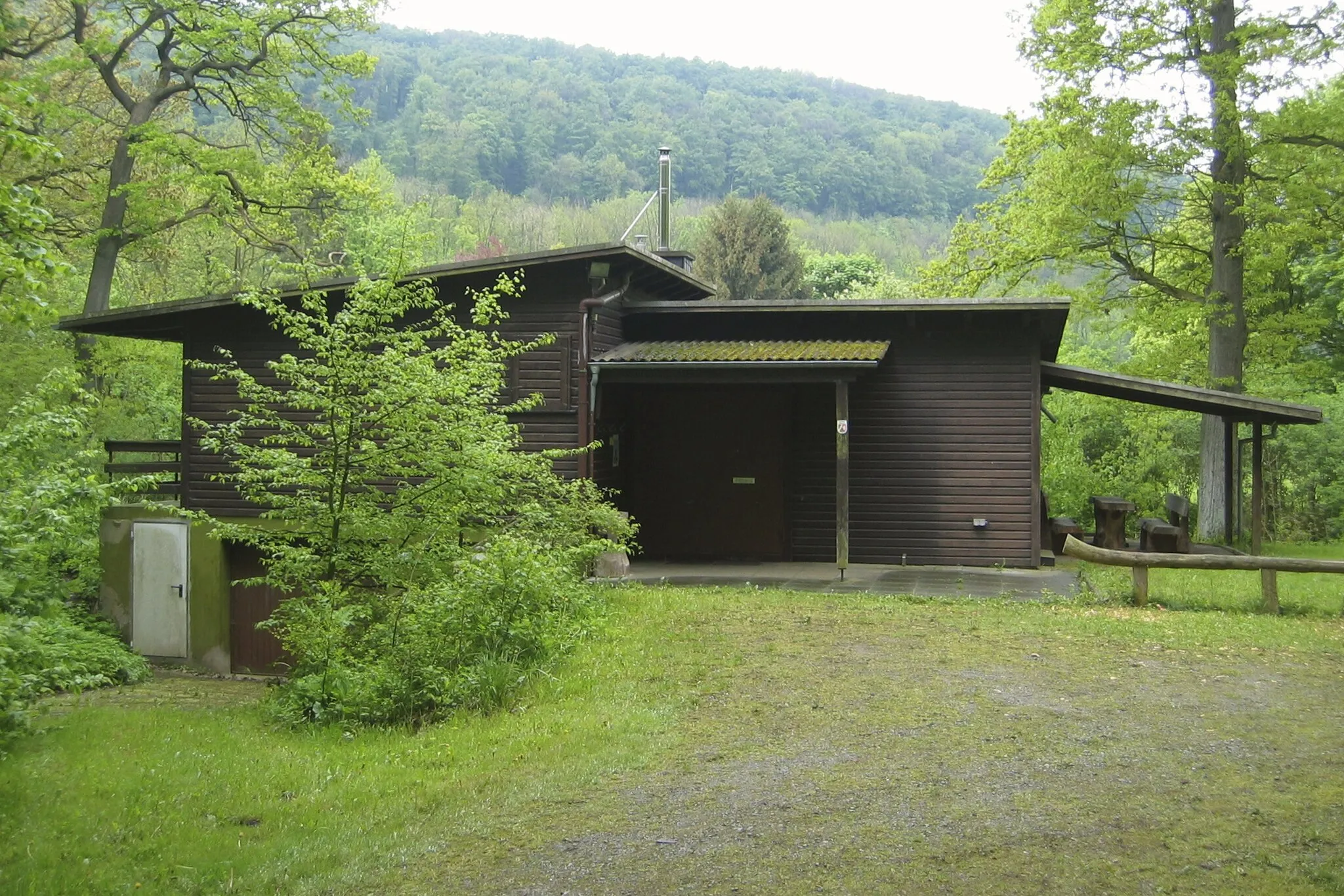 Photo showing: Waldhaus Durbeke des Regionalforstamts Hochstift in Altenbeken, Nordrhein-Westfalen, Deutschland.