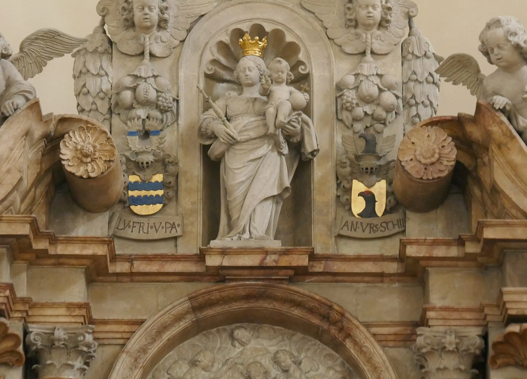 Photo showing: St. Maria Magdalena Padberg, Hochaltar, Stifterwappen (Wappen der Familien Padberg und Schilder)