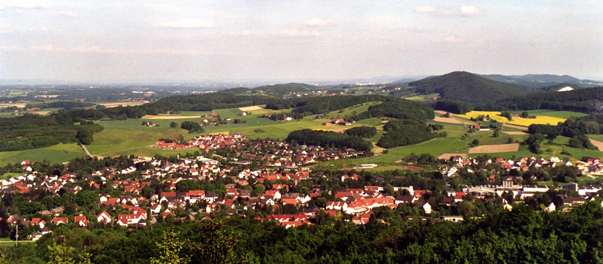 Photo showing: Photo shows the view of the town of Borgholzhausen from the Luisenturm. Taken in the summer of 2002.