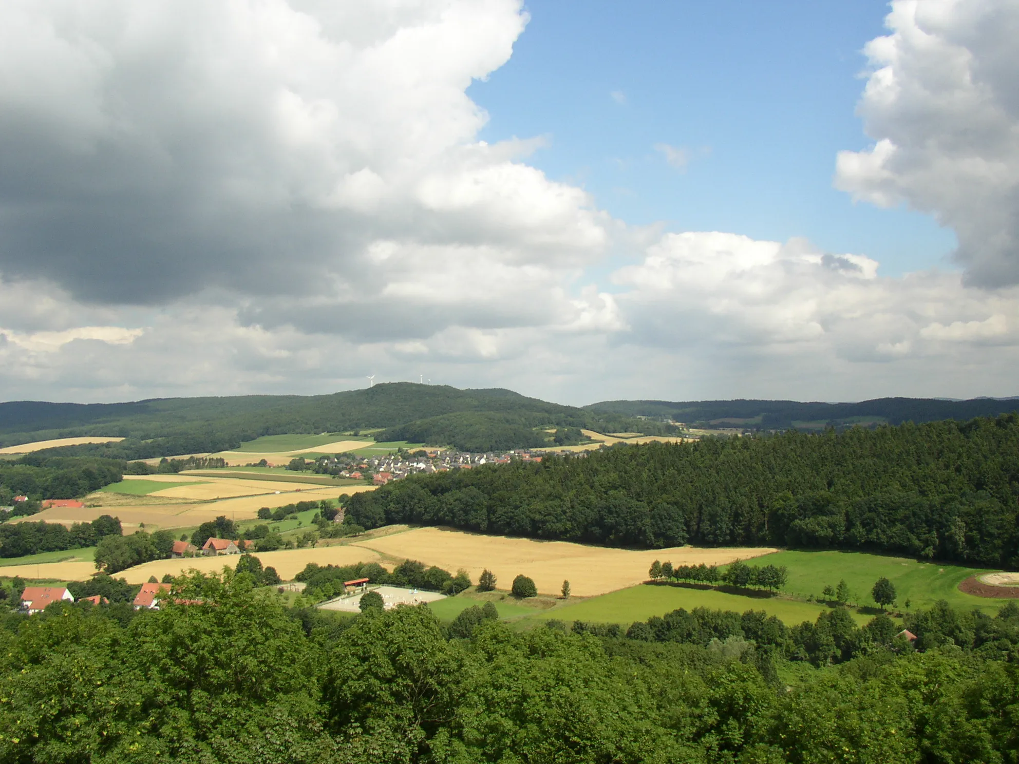 Photo showing: View from fortified tower of stronghold Ravensberg towards Borgholzhausen, county of Gütersloh, North Rhine-Westphalia, Germany.