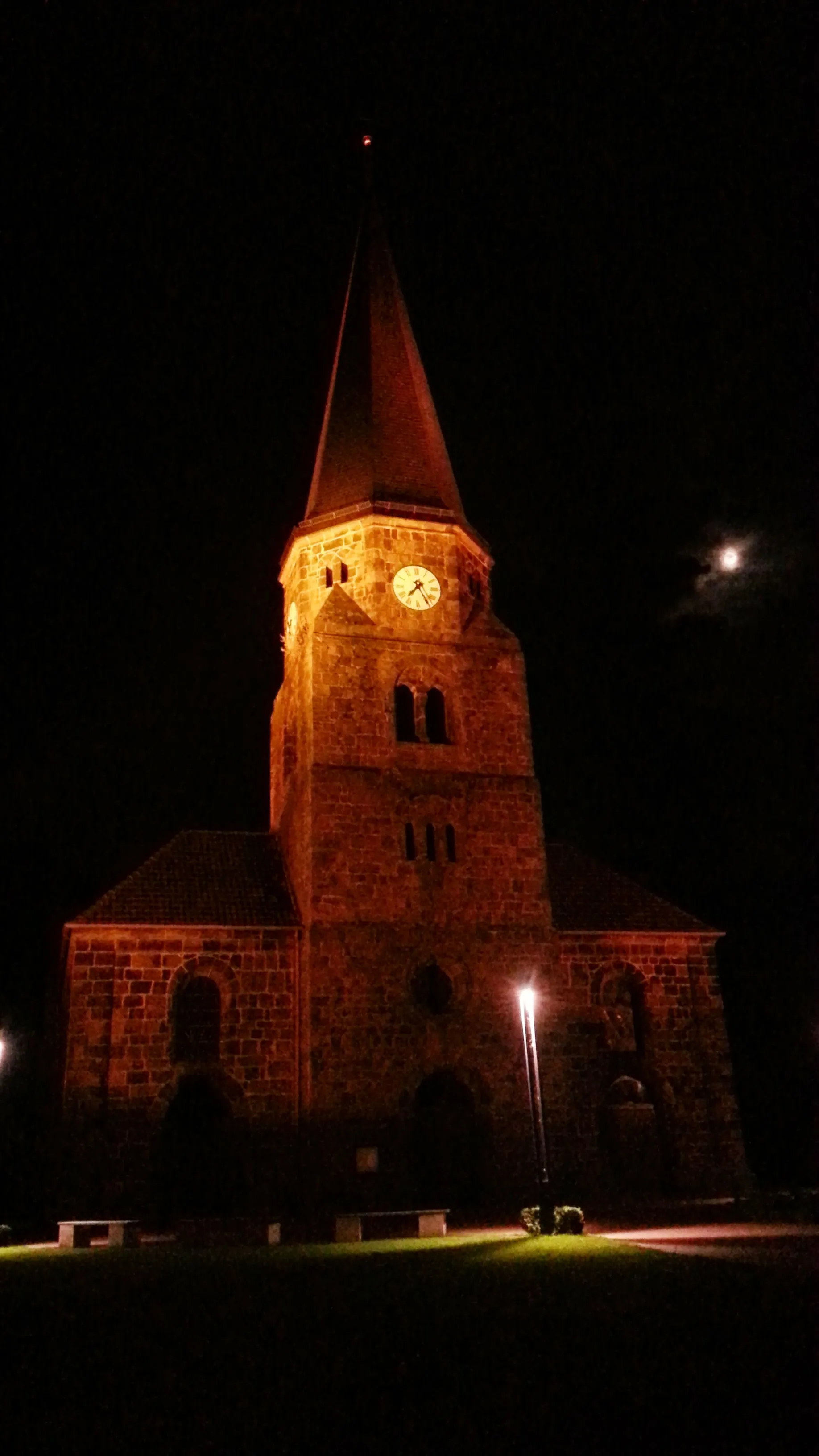 Photo showing: Kirche in Rehme bei Nacht