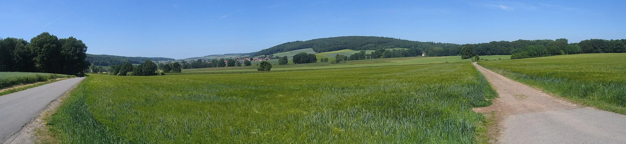 Photo showing: Limberg mountain in Preußisch Oldendorf, District of Minden-Lübbecke, North Rhine-Westphalia, Germany.