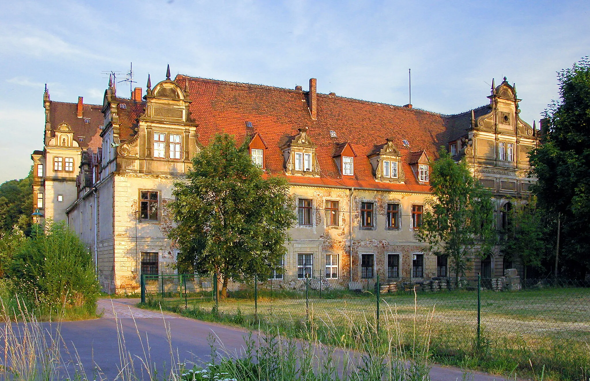 Photo showing: Schloss Gauernitz von Westen (GMP: 51.115549,13.557013)