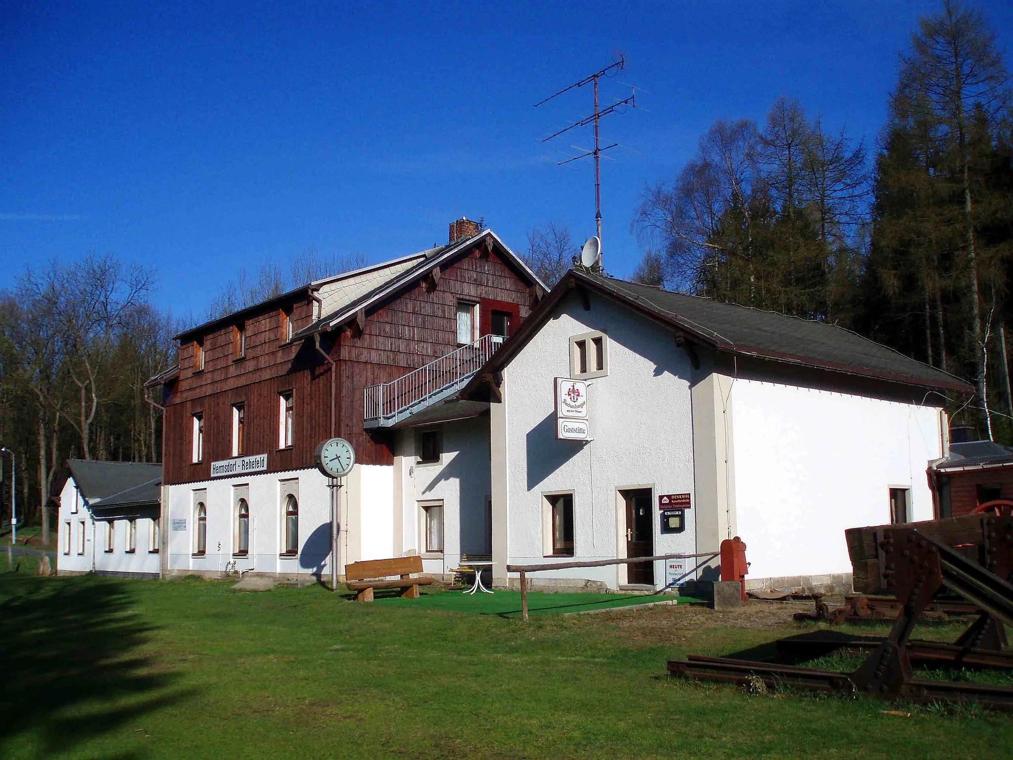 Photo showing: Ehemaliger Bahnhof Hermsdorf-Rehefeld