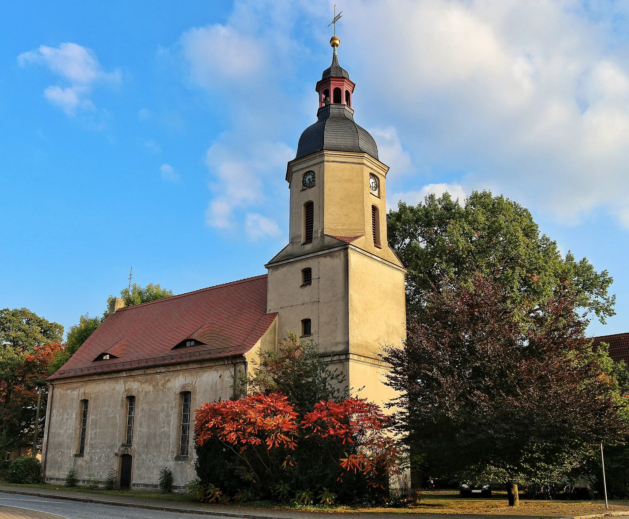 Photo showing: Denkmalgeschützte Dorfkirche in Plessa, Landkreis Elbe-Elster, Land Brandenburg