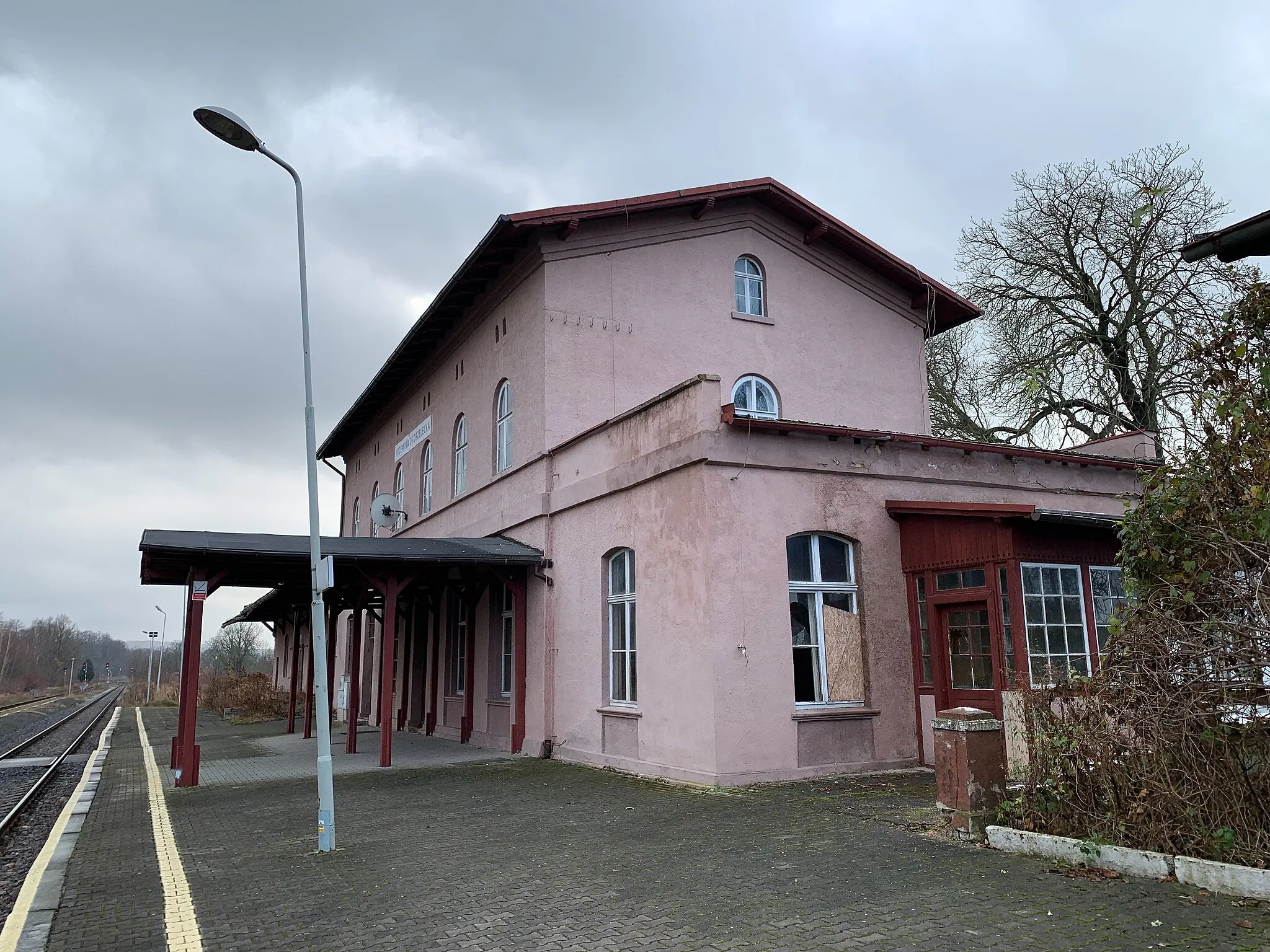 Photo showing: Krzewina Zgorzelecka-Ostritz railway station on the Polish-German border