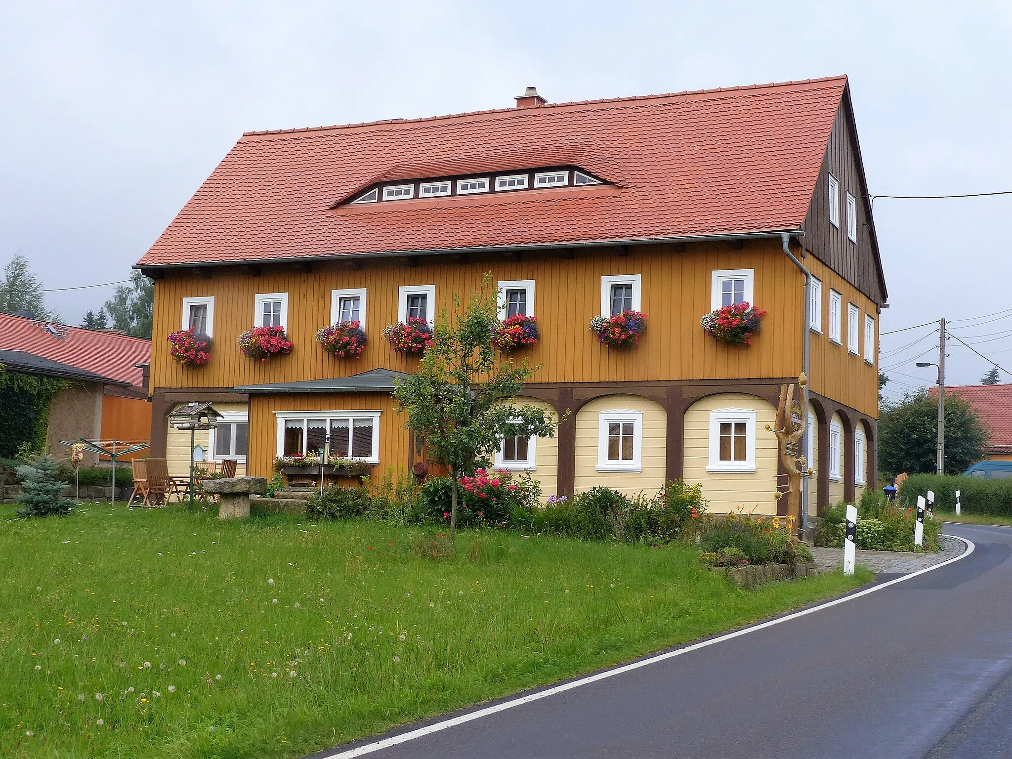 Photo showing: Denkmalgeschütztes Umgebindehaus, Saalendorf 14, Waltersdorf