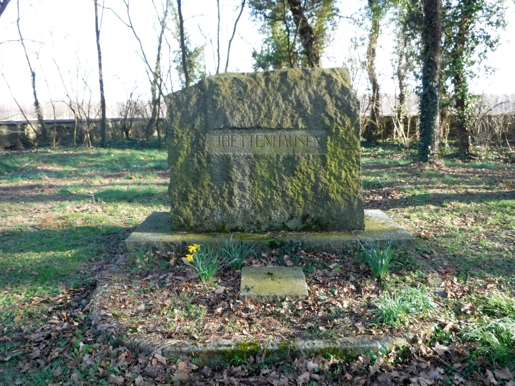 Photo showing: Gedenkstein für Jacques Bettenhausen im Gut Röhrsdorf (Königsbrück)