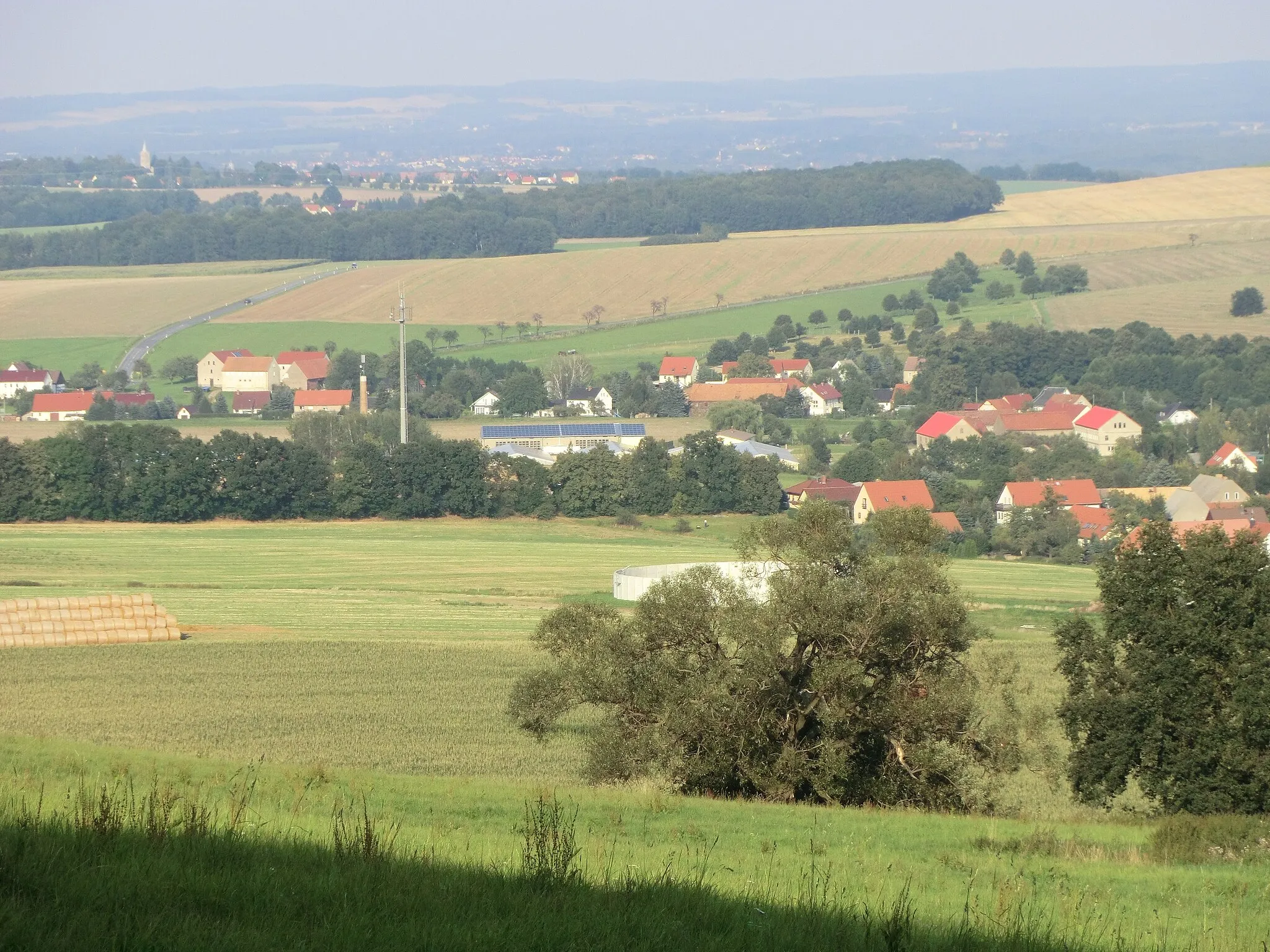 Photo showing: Blick über Friedersdorf vom Friedersdorfer Berg