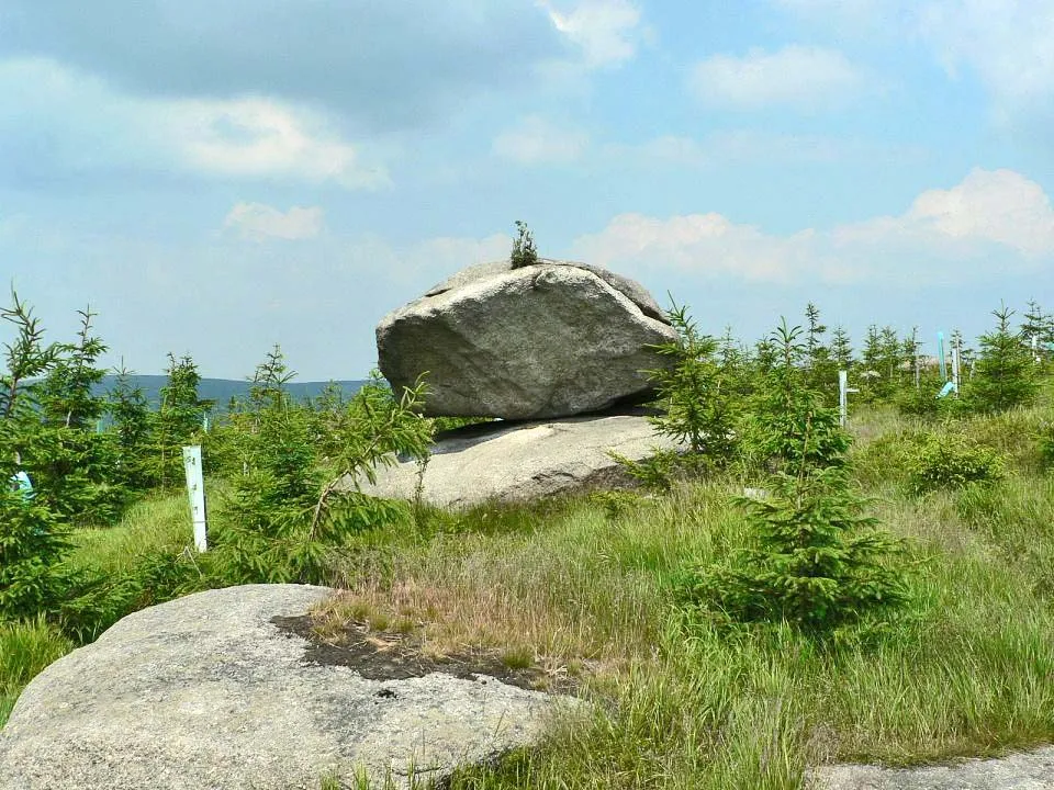 Photo showing: Rocking Stone in Jizerske mountains - Věžní skály