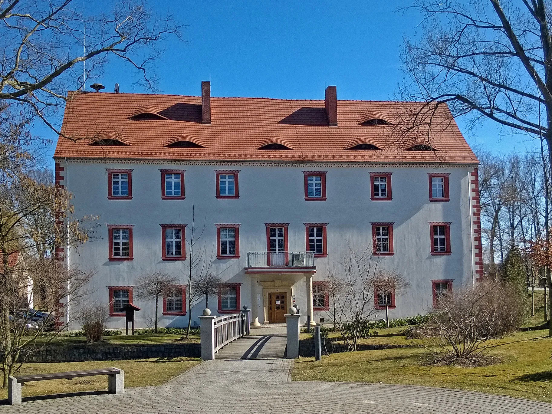 Photo showing: Schloss Nieder Rengersdorf, Nutzung als Gemeindeverwaltung der Gemeinde Kodersdorf