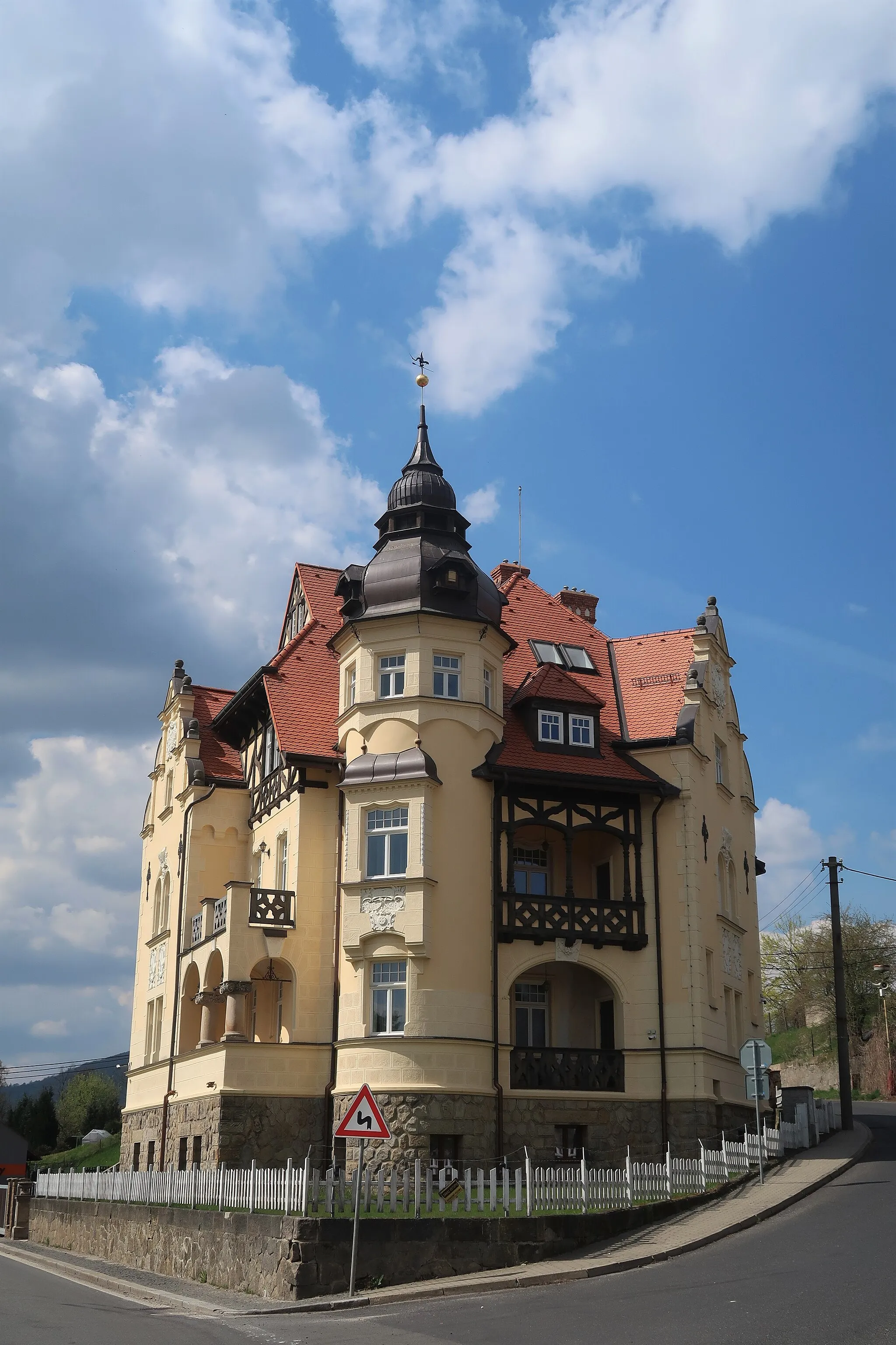 Photo showing: Novorenesanční vila majitele pily Josefa Elstnera z roku 1904 (Cvikovská ulice č.p. 391)