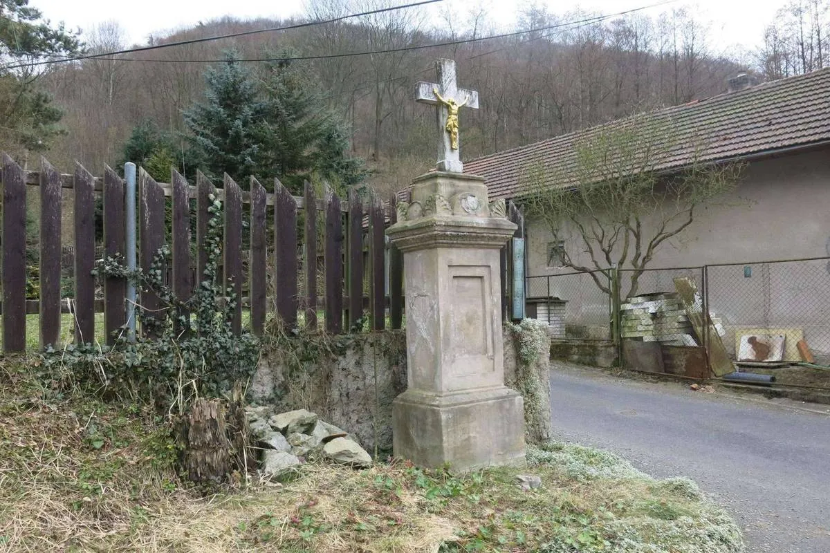 Photo showing: Wayside cross in Ryjice in Ústí nad Labem District – entry no. 14192.