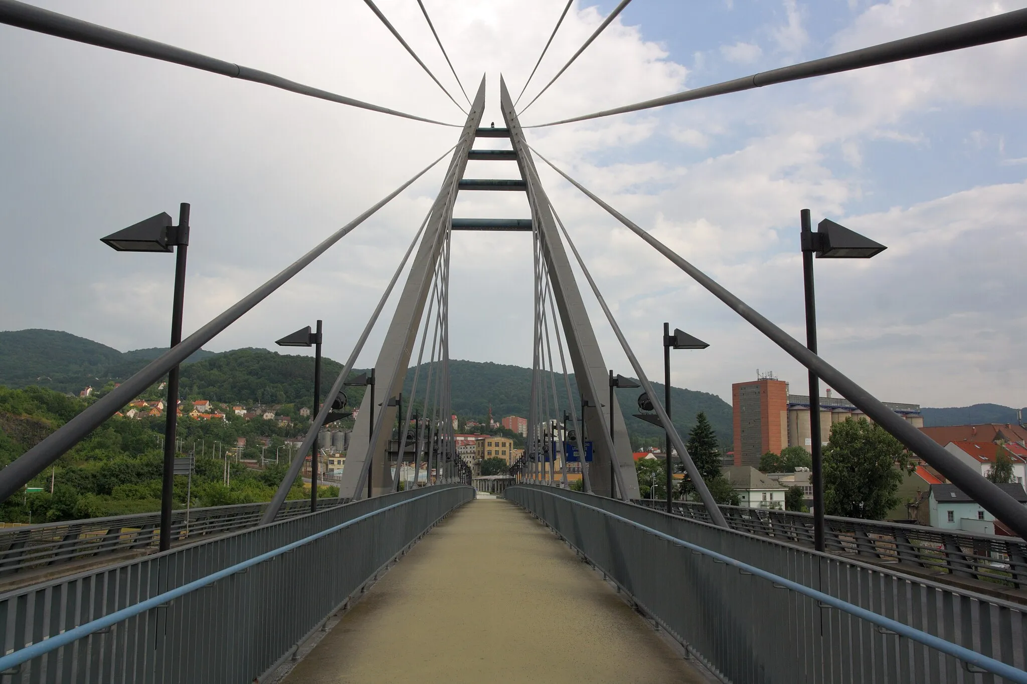 Photo showing: Ústí nad Labem - Mariánský most, středová stezka pro pěší na jih