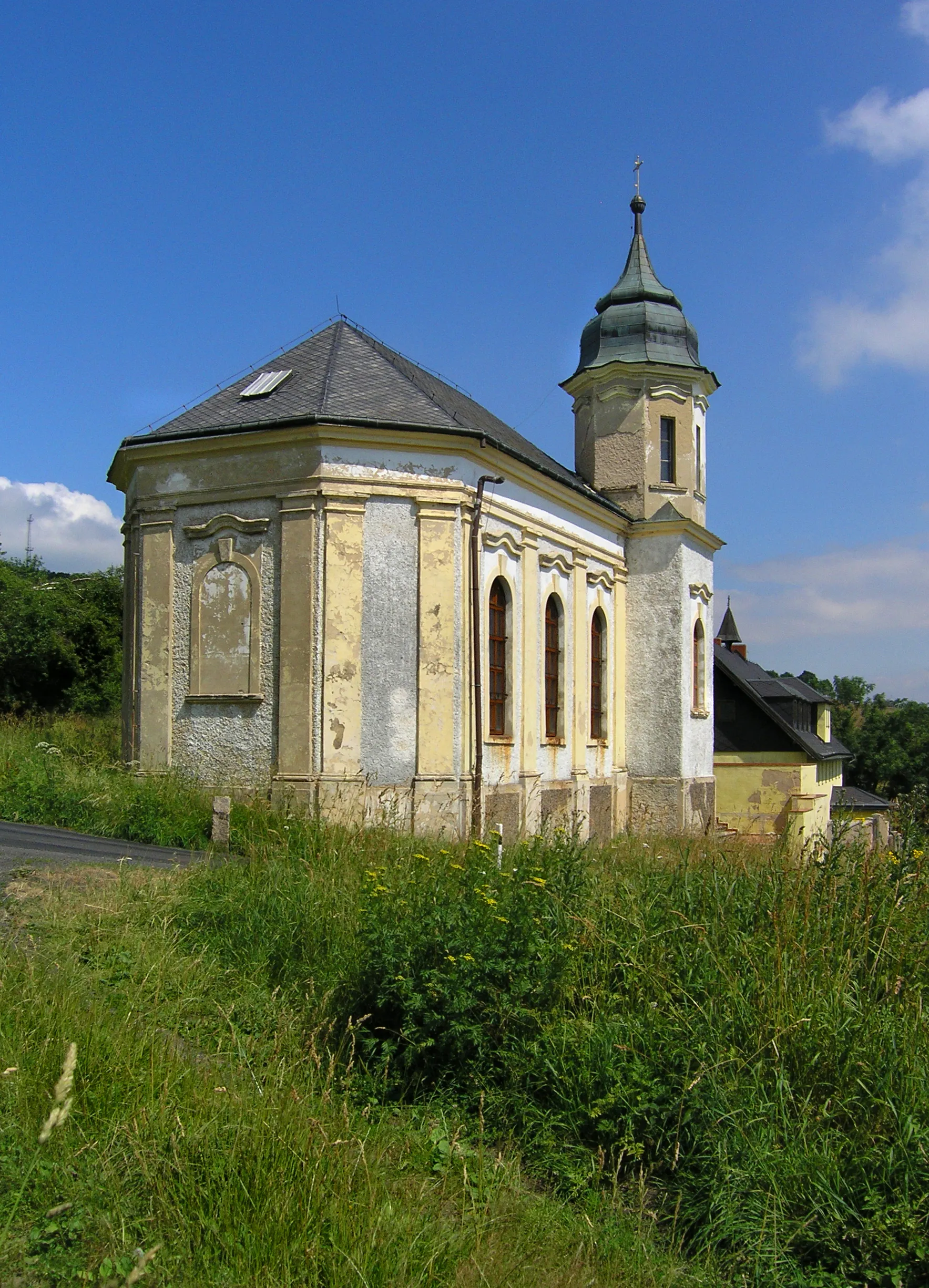 Photo showing: Church in Dlouhá Louka, part of Osek town, Czech Republic