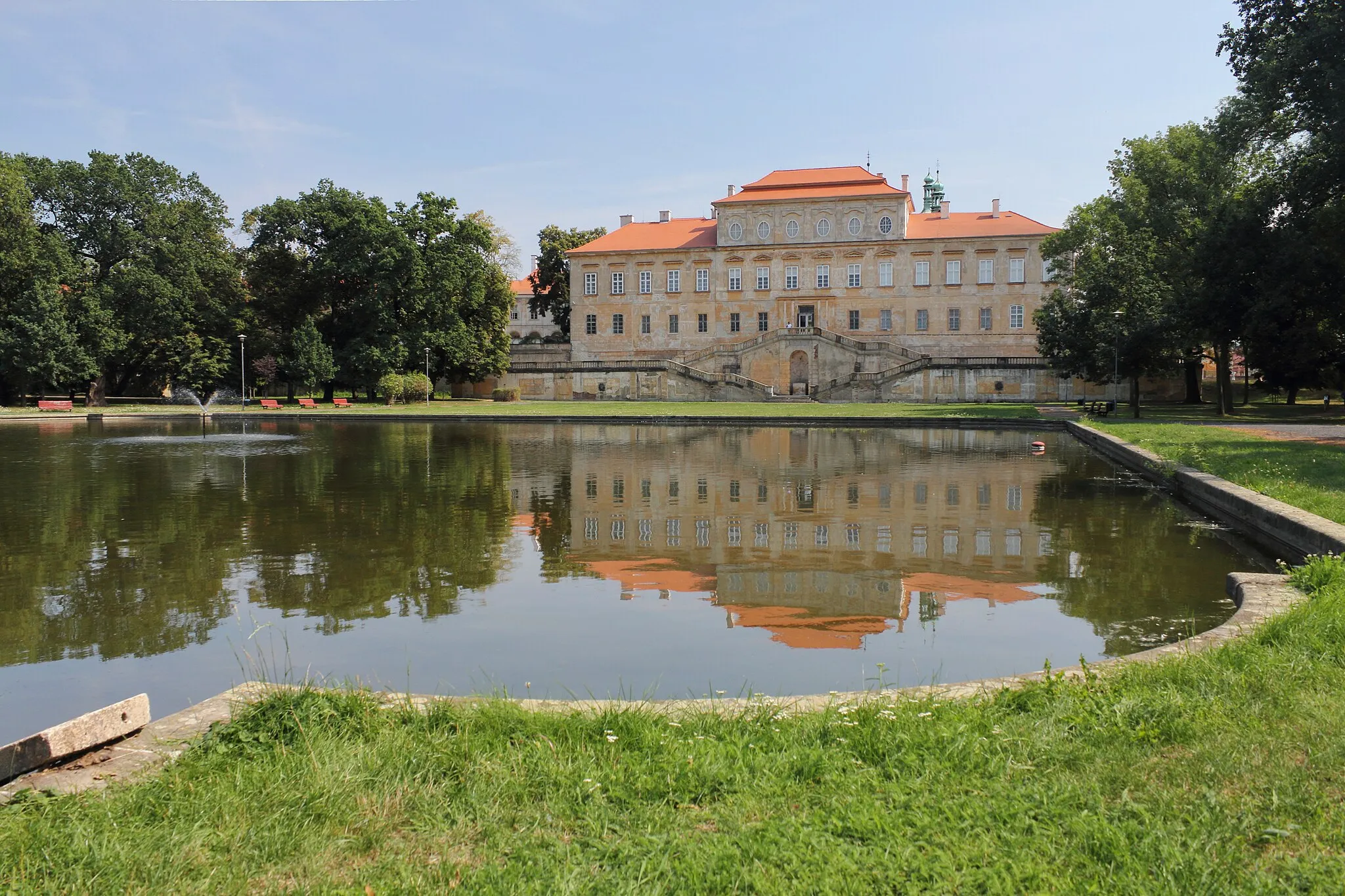Photo showing: Pohled na zámek Duchcov ze zahrad