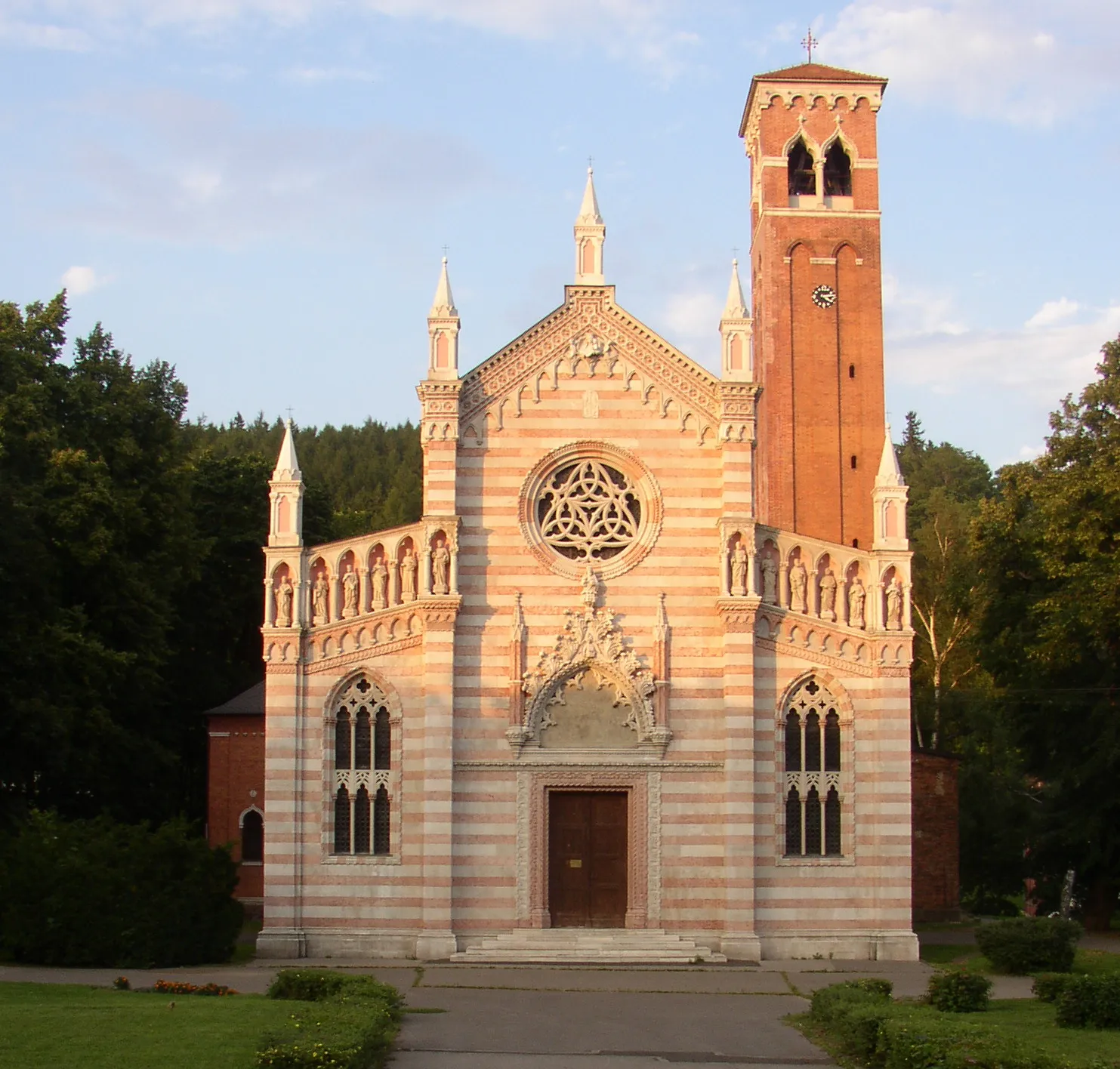 Photo showing: Gothic Revival church of the Immaculate Conception (1898-1906) in Dubí, Czech Republic, a unique example of Venetian architecture in territory of the Czech Republic.