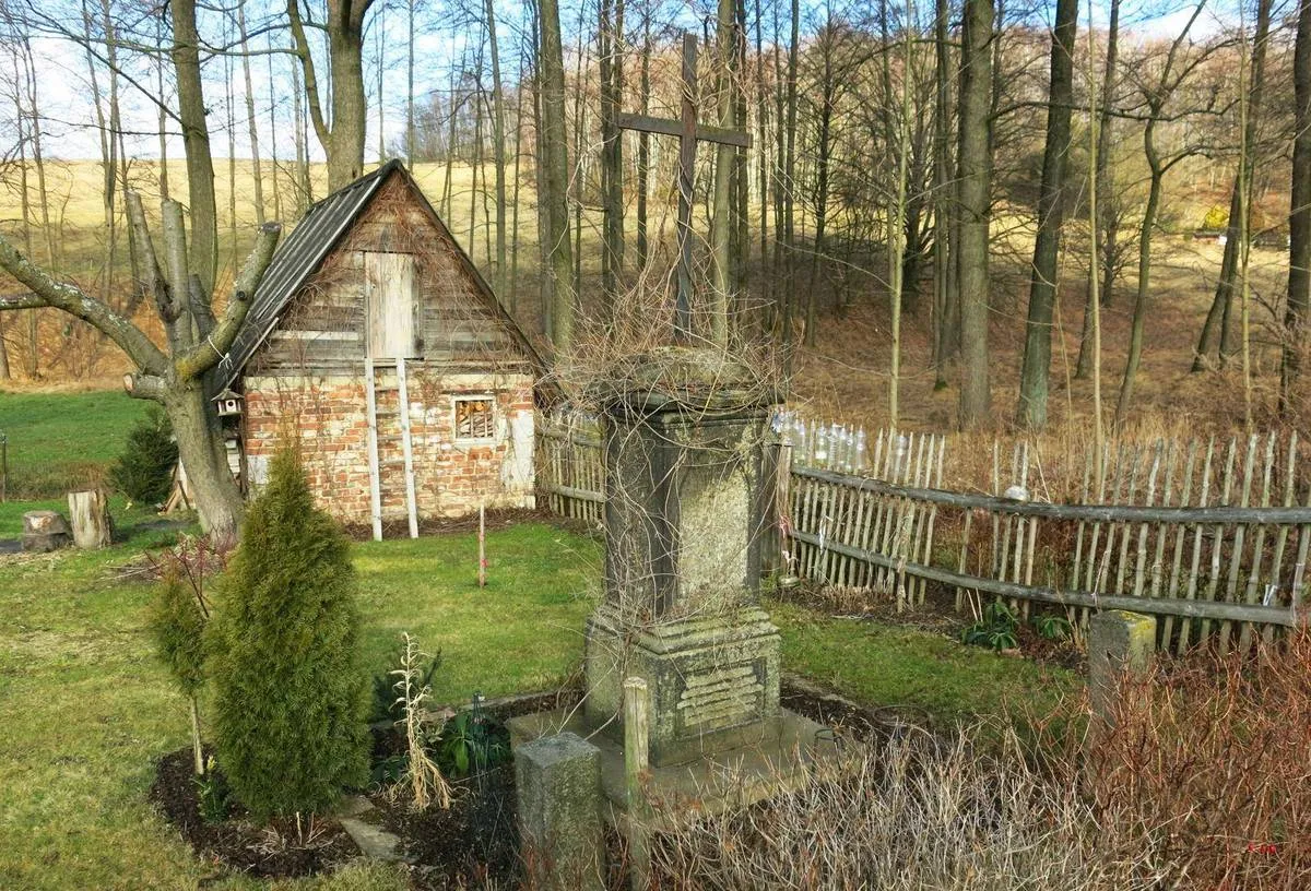 Photo showing: Wayside cross in Šluknov in Děčín District – entry no. 32422.