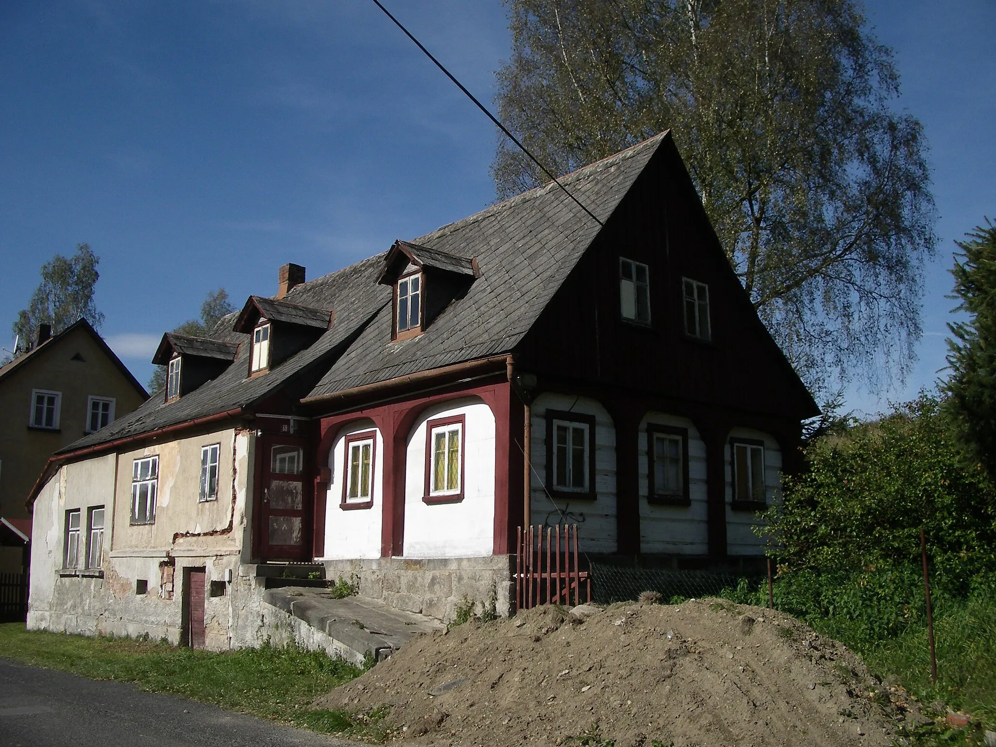 Photo showing: Umgebindehaus in Vilémov, (de: Wölmsdorf) im südlichen Lausitzer Bergland (Böhmisches Niederland).