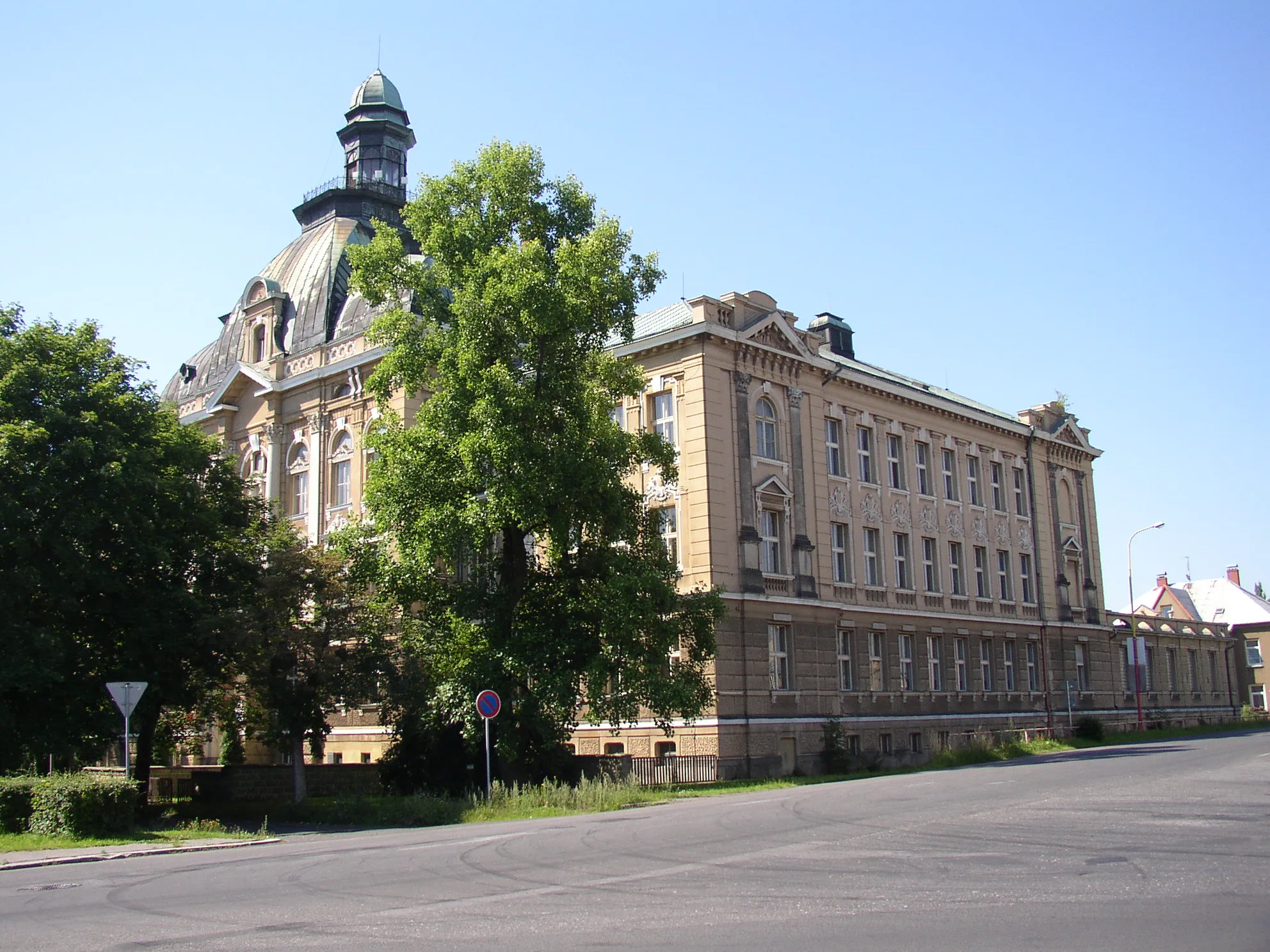 Photo showing: Biskupské gymnázium ve Varnsdorfu