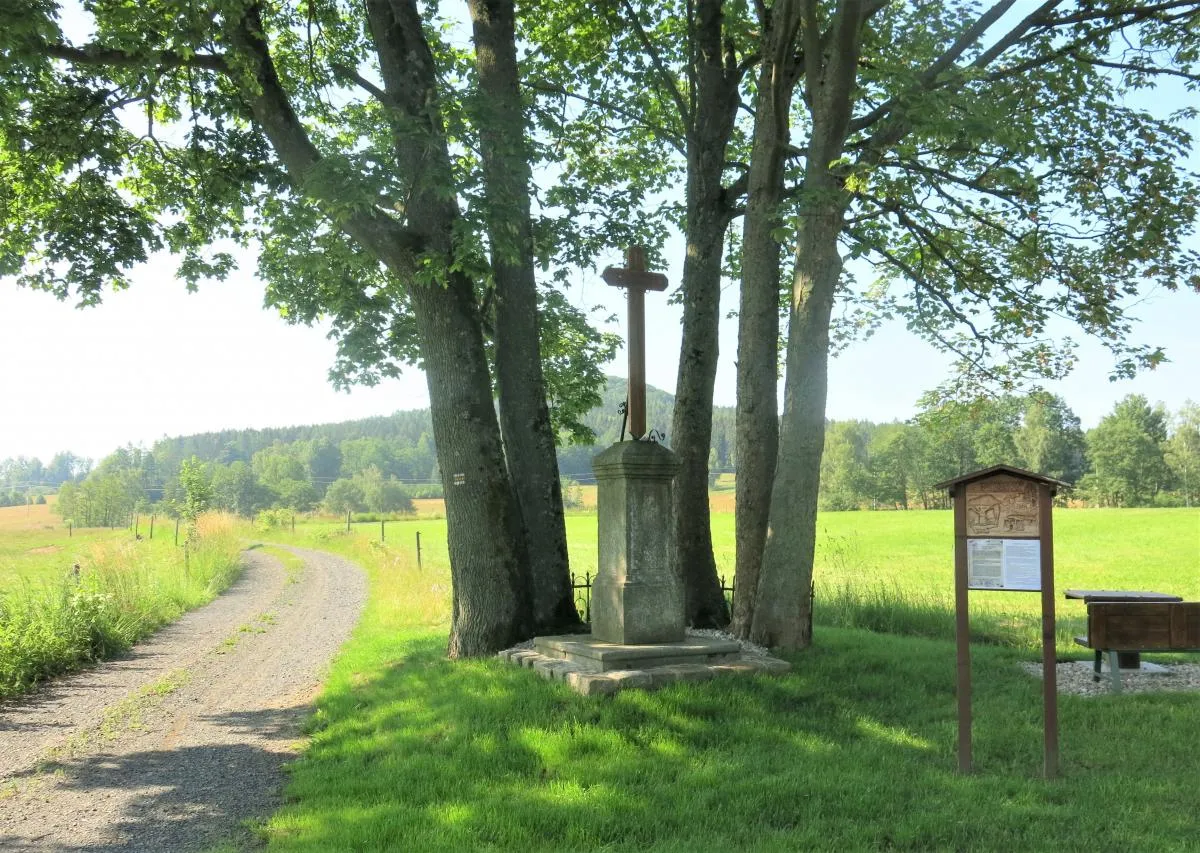 Photo showing: Wayside cross in Staré Křečany in Děčín District – entry no. 37525.