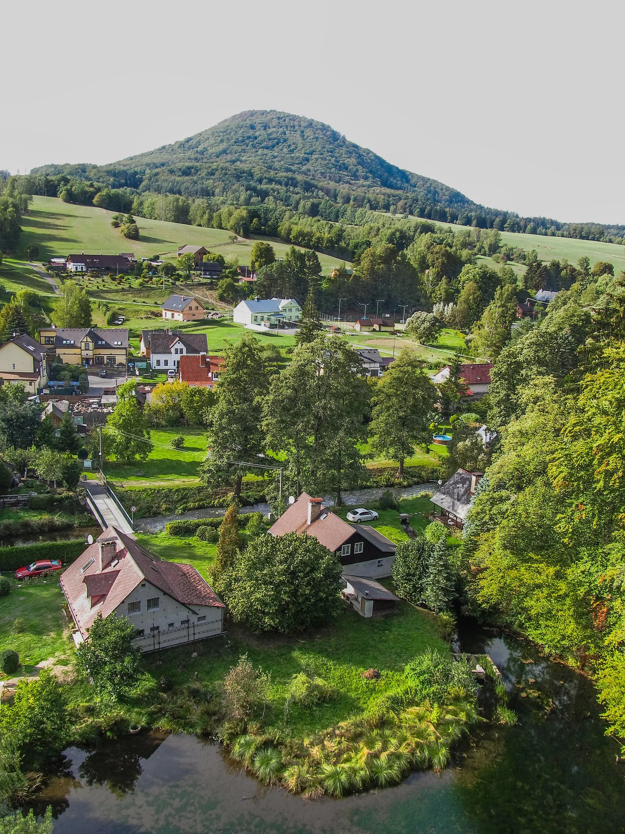 Photo showing: Srbská Kamenice z vyhlídky nad jezírkem