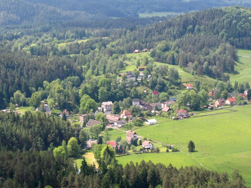 Photo showing: Pohled na Jetřichovice z Mariánské vyhlídky.