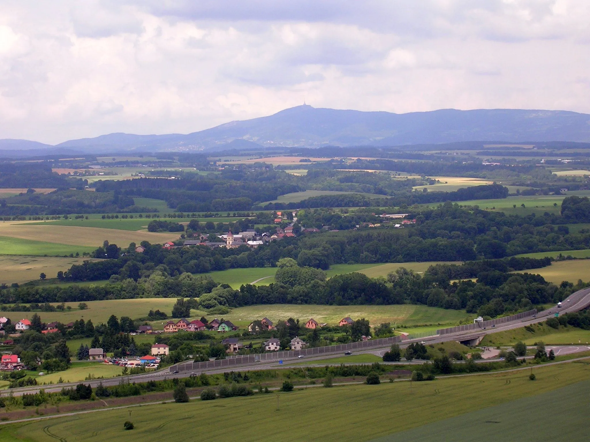 Photo showing: Žabakor Pond, Mladá Boleslav District, Central Bohemian Region, the Czech Republic. A view from Příhrazy Rocks.