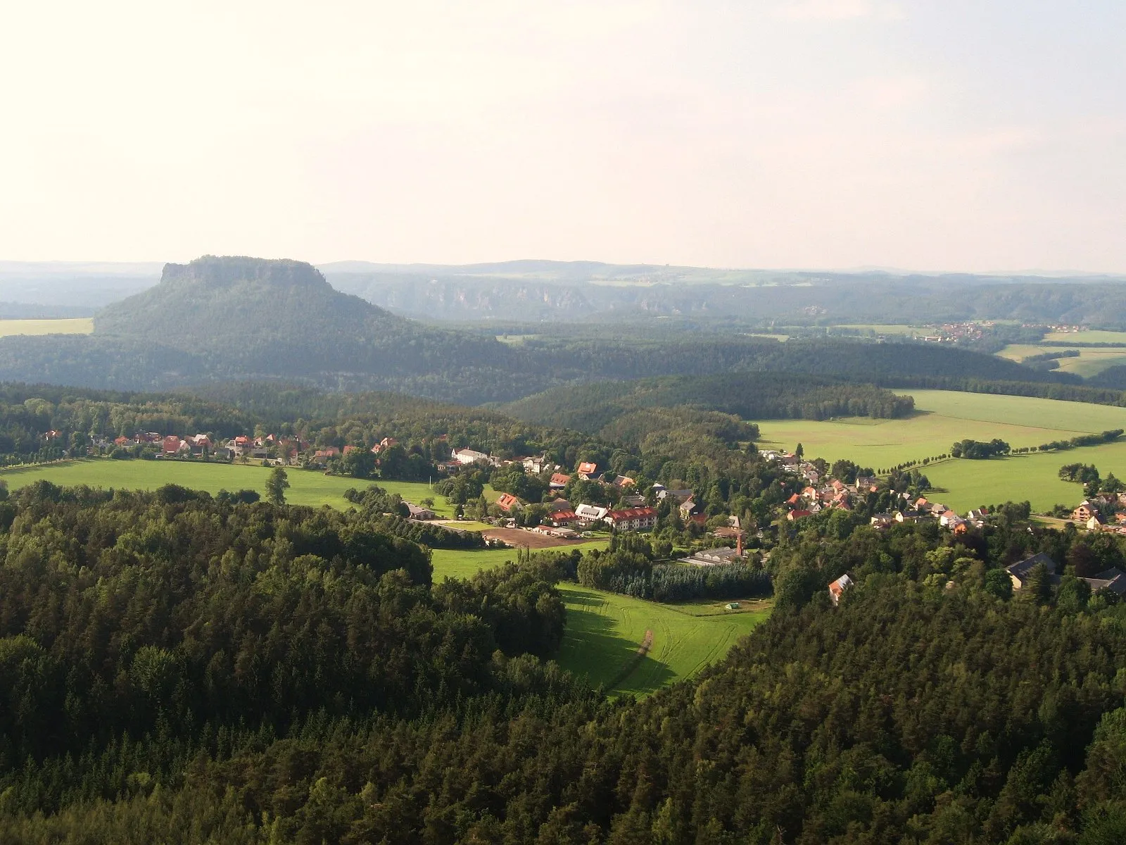 Photo showing: Germany / Saxony: Mountain Gohrisch in Saxon Switzerland: view to Lilienstein