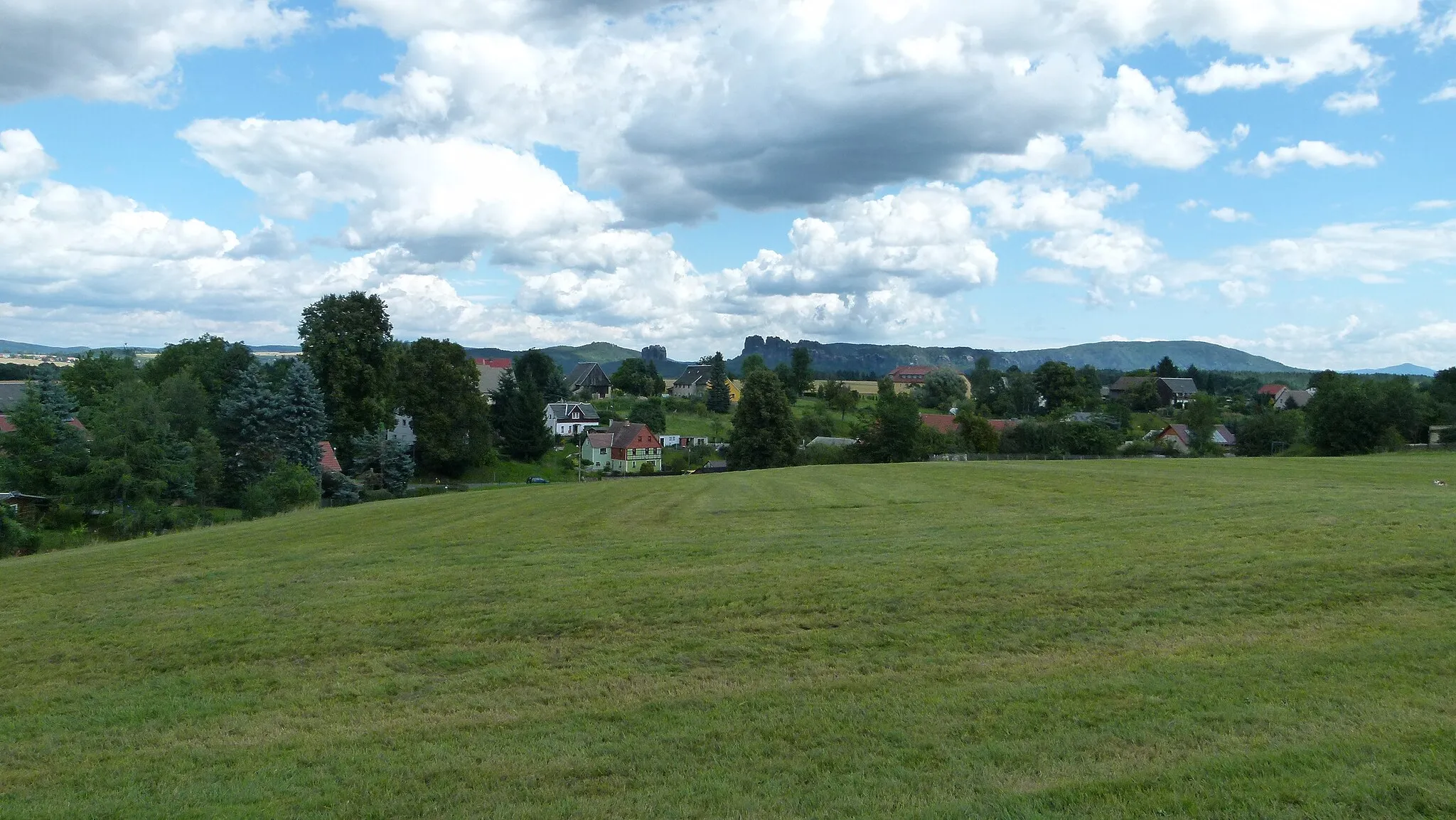 Photo showing: Blick auf Kleinhennersdorf, Sächsische Schweiz