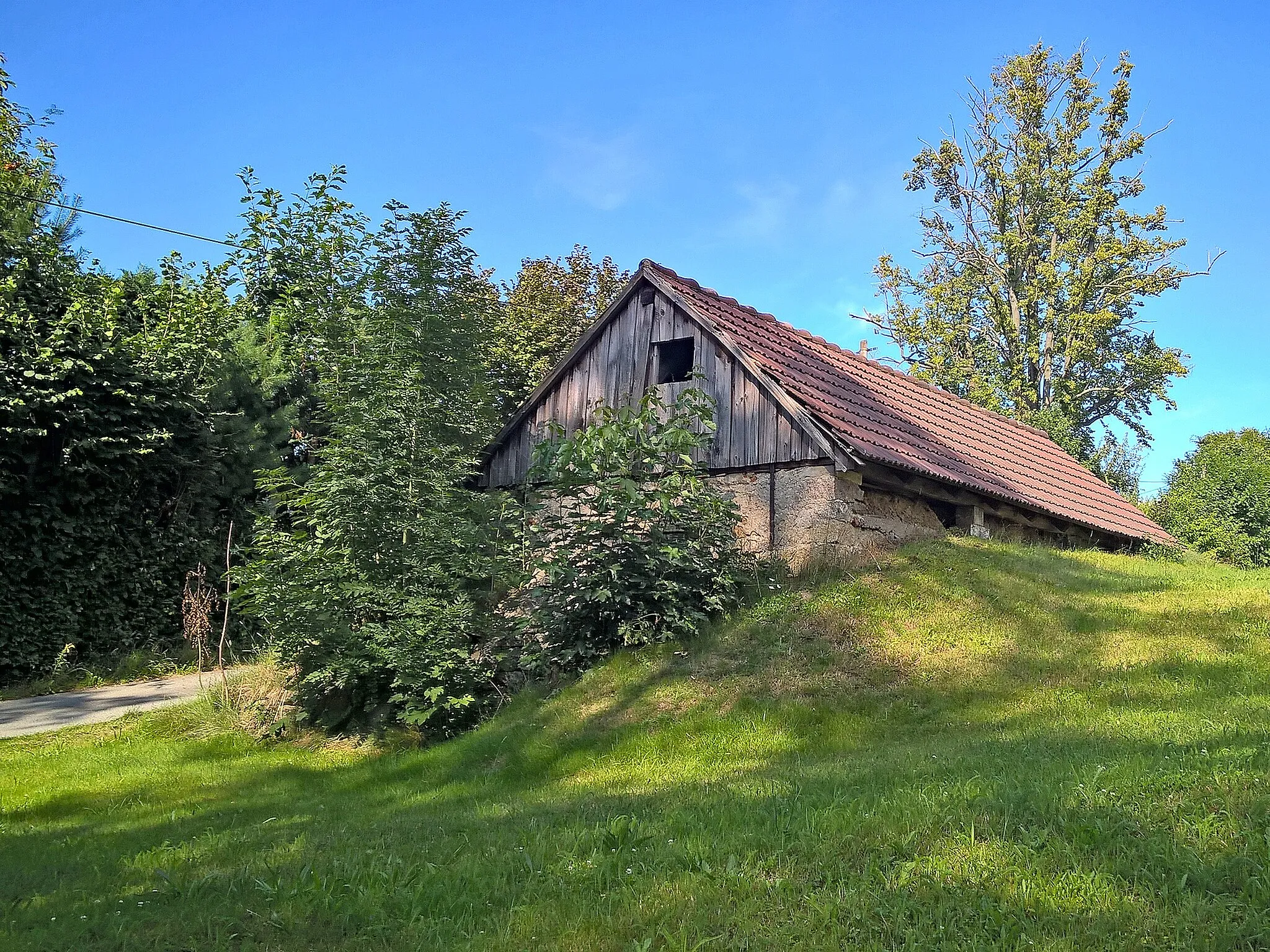 Photo showing: denkmalgeschützter Erdkeller in Arnsdorf/OT von Vierkirchen