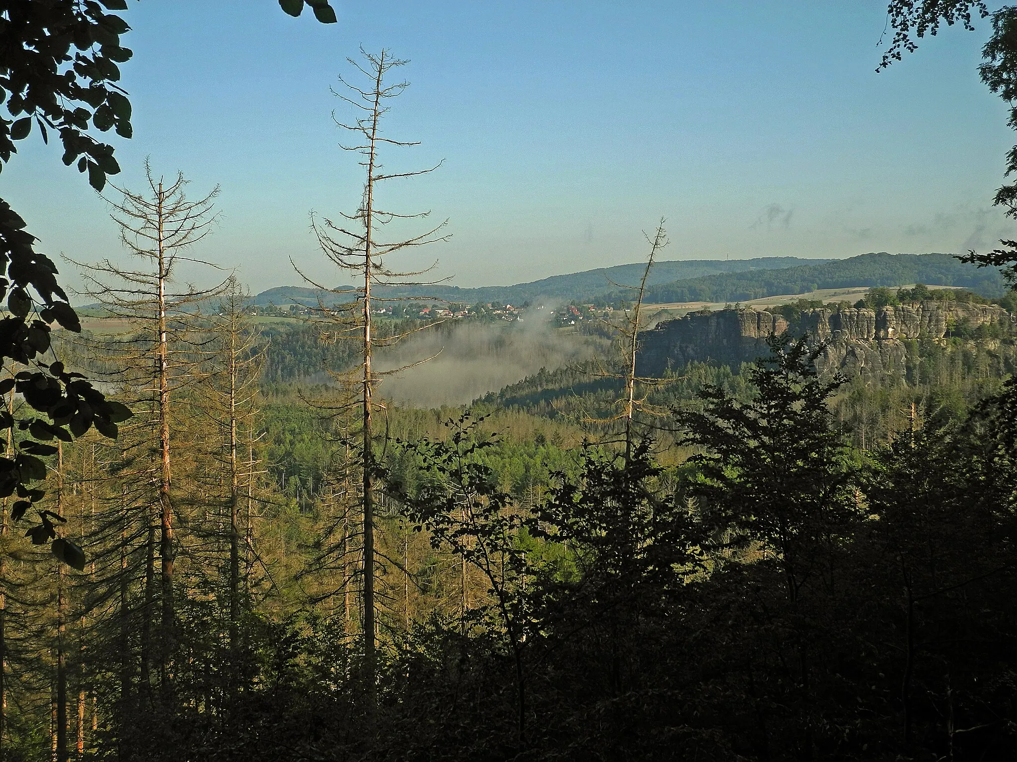 Photo showing: Blick vom Fremdenweg in der Sächsischen Schweiz auf den Ort Lichtenhain, OT von Sebnitz