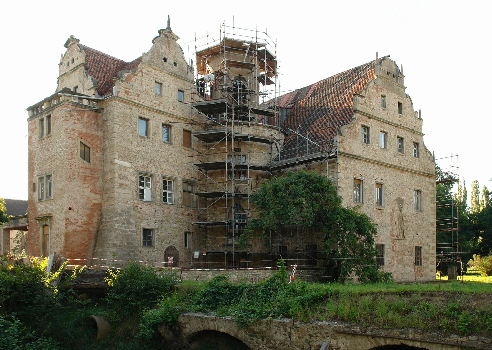 Photo showing: Pfad+Objekt: Deutschland / Sachsen_BL / Dresden_RB / Meißen_Lk / Niederau - Oberau, Schloss Oberau.

Tags: B101 S80 S177 Bauwerk Gebäude Schloss