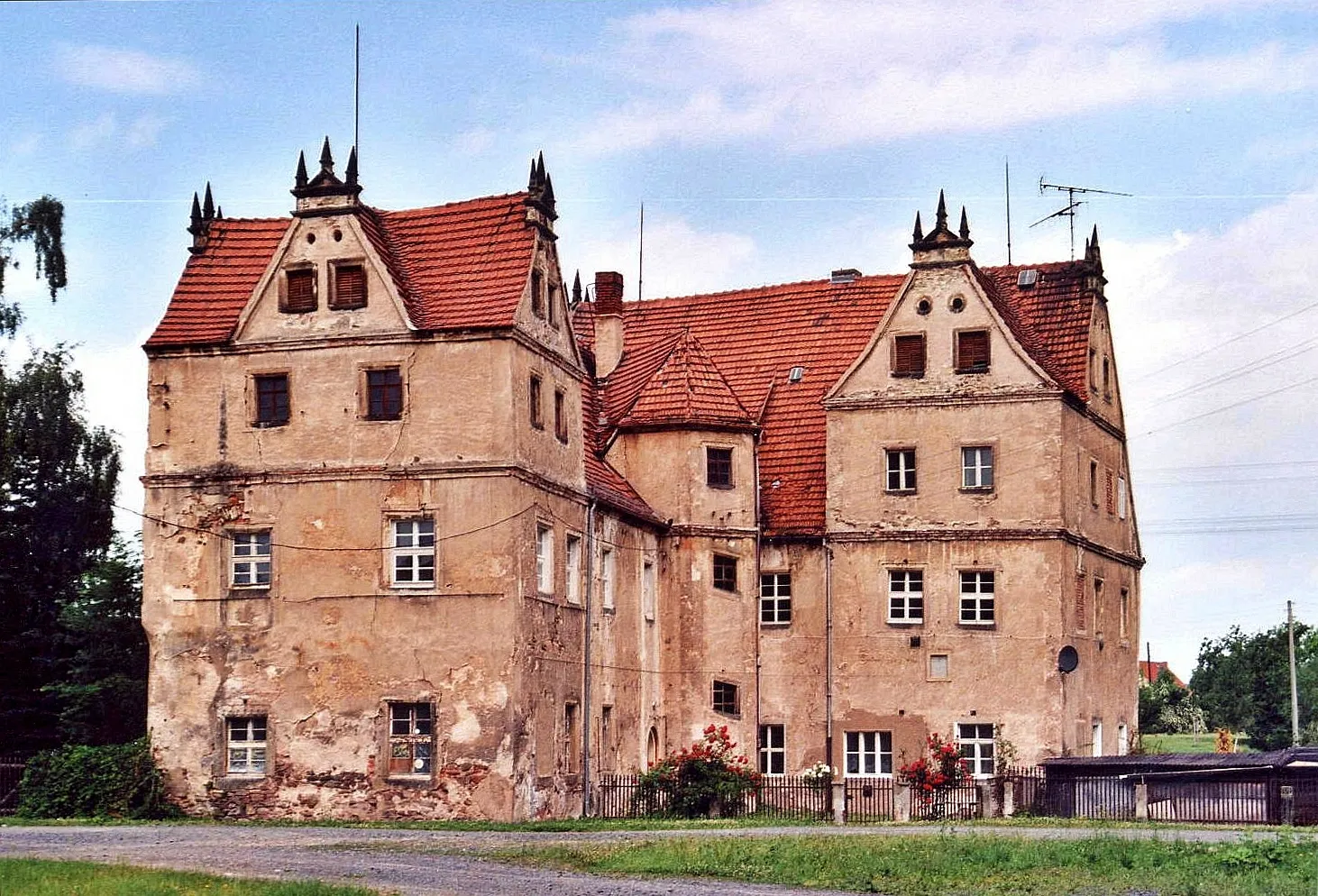 Photo showing: This image shows Schloss Lungkwitz (Lungkwitz Castle) in Kreischa in Saxony. The castle was built 1619/21.