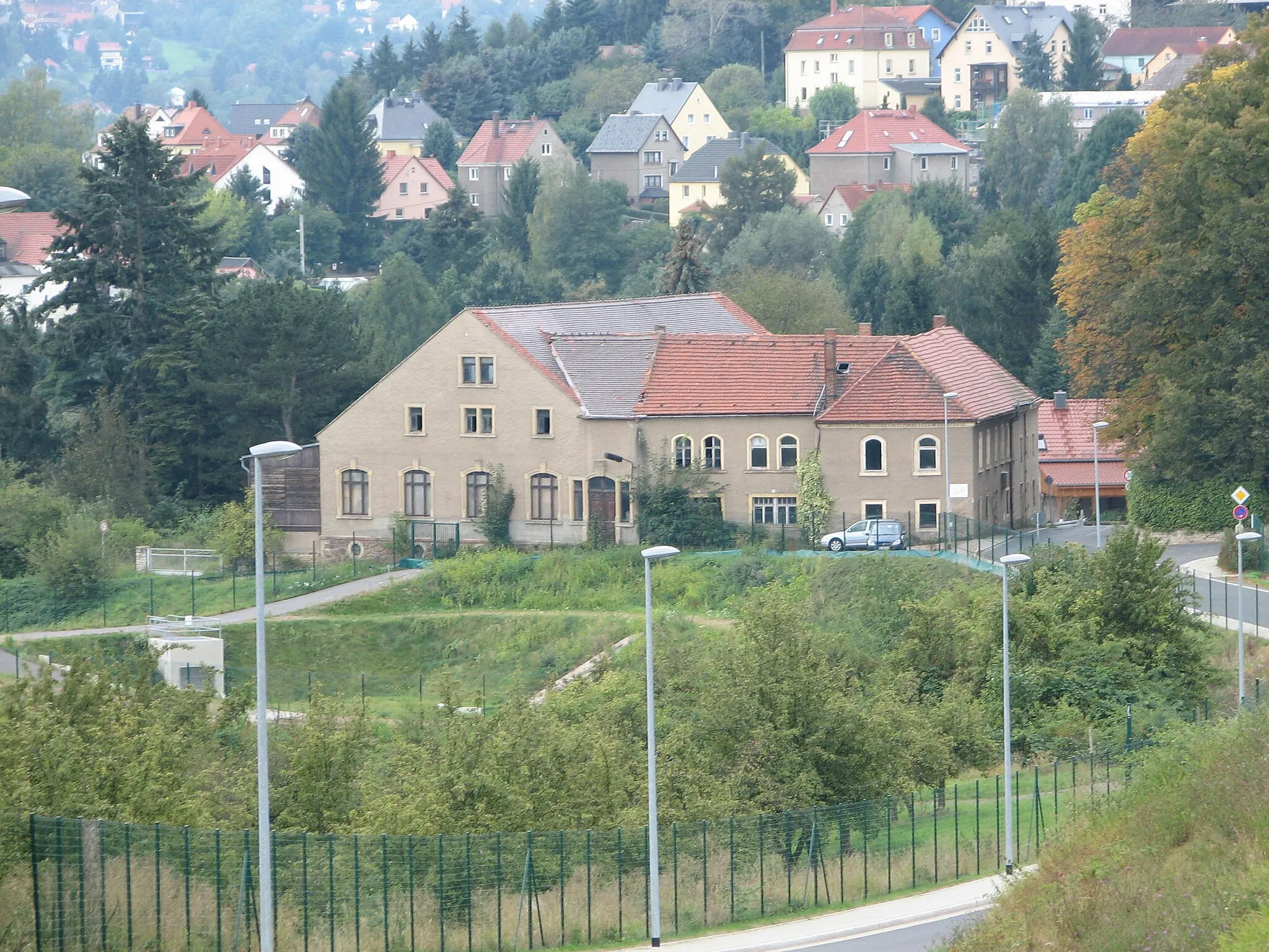 Photo showing: denkmalgeschützter ehemaliger Gasthof, Ansicht von Osten
